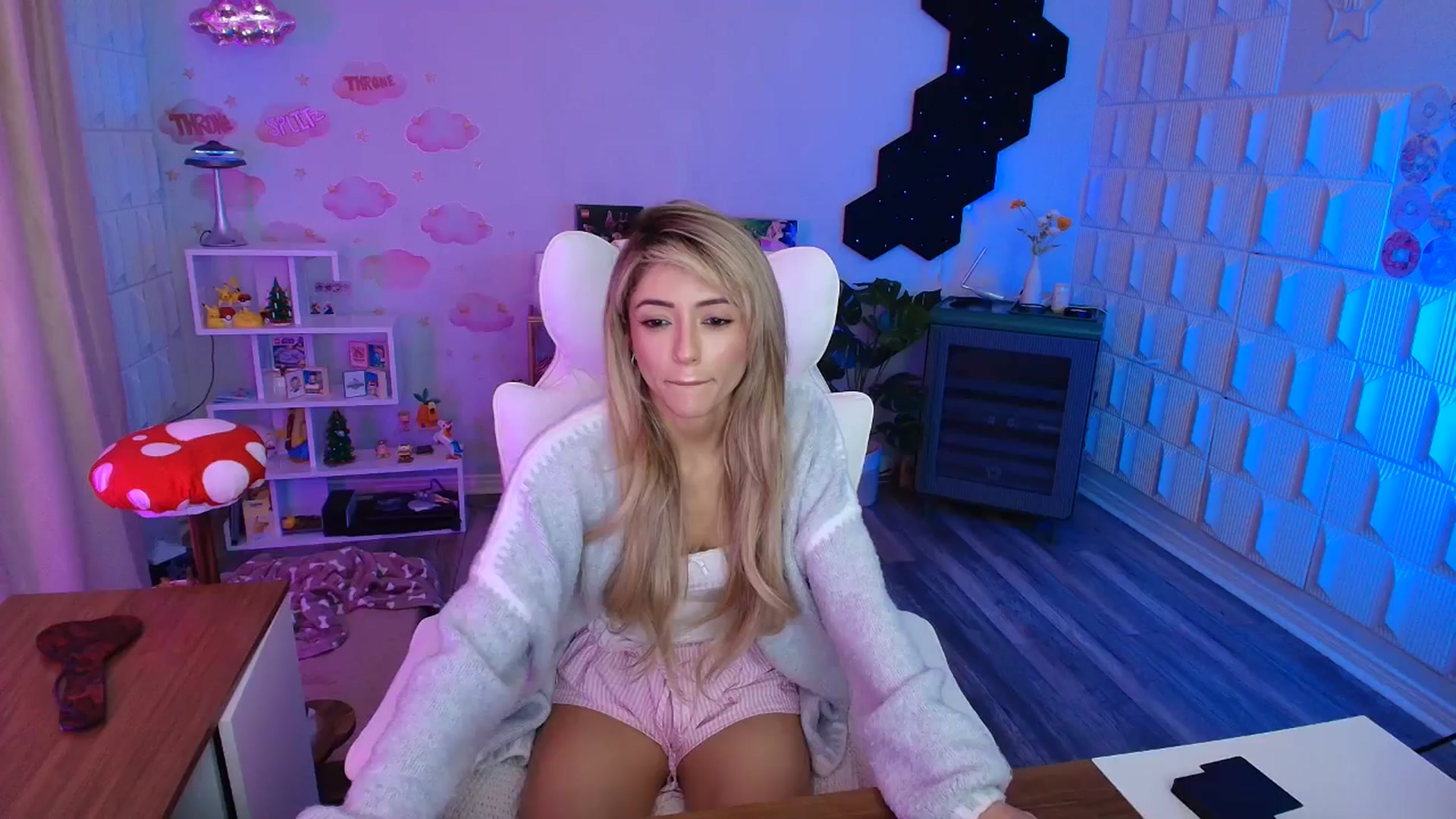 Gallery image thumbnail from kaydolll's myfreecams stream on, 03/14/2026, 23:27 image 16 of 20