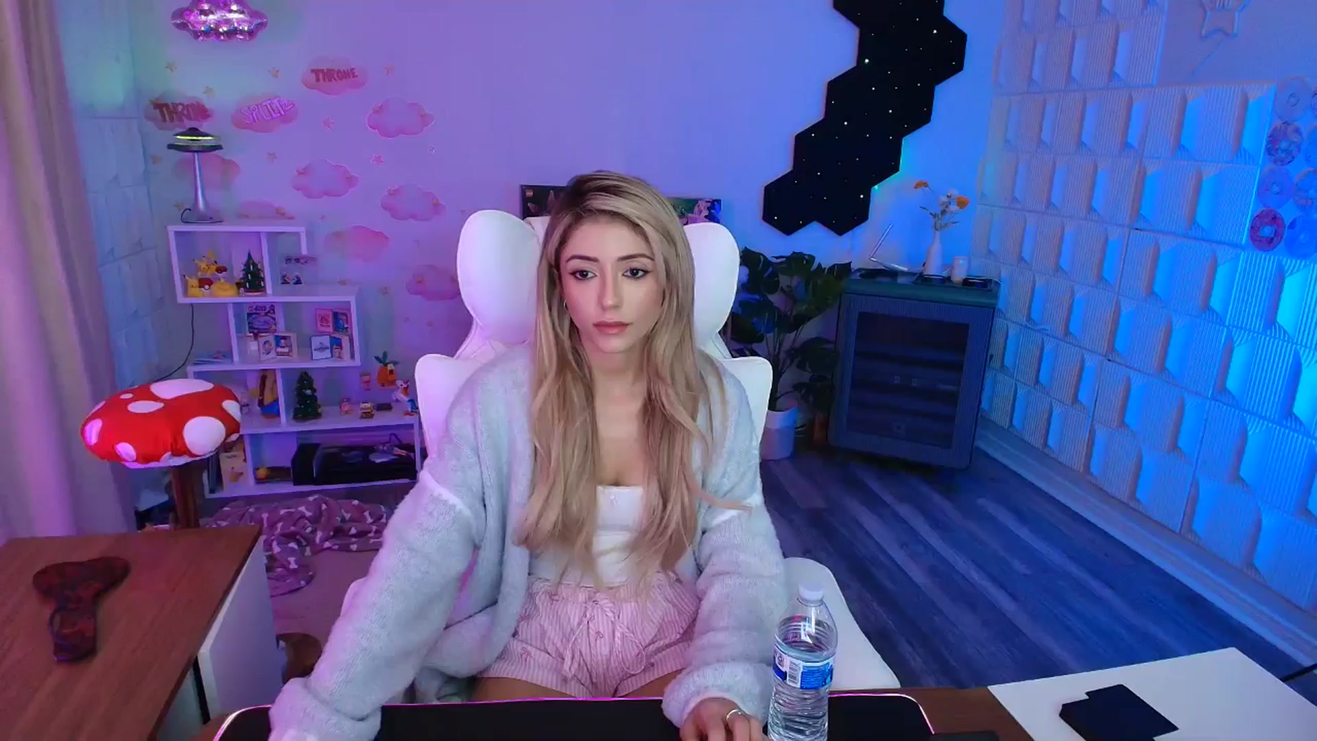 Gallery image thumbnail from kaydolll's myfreecams stream on, 03/14/2026, 23:27 image 19 of 20