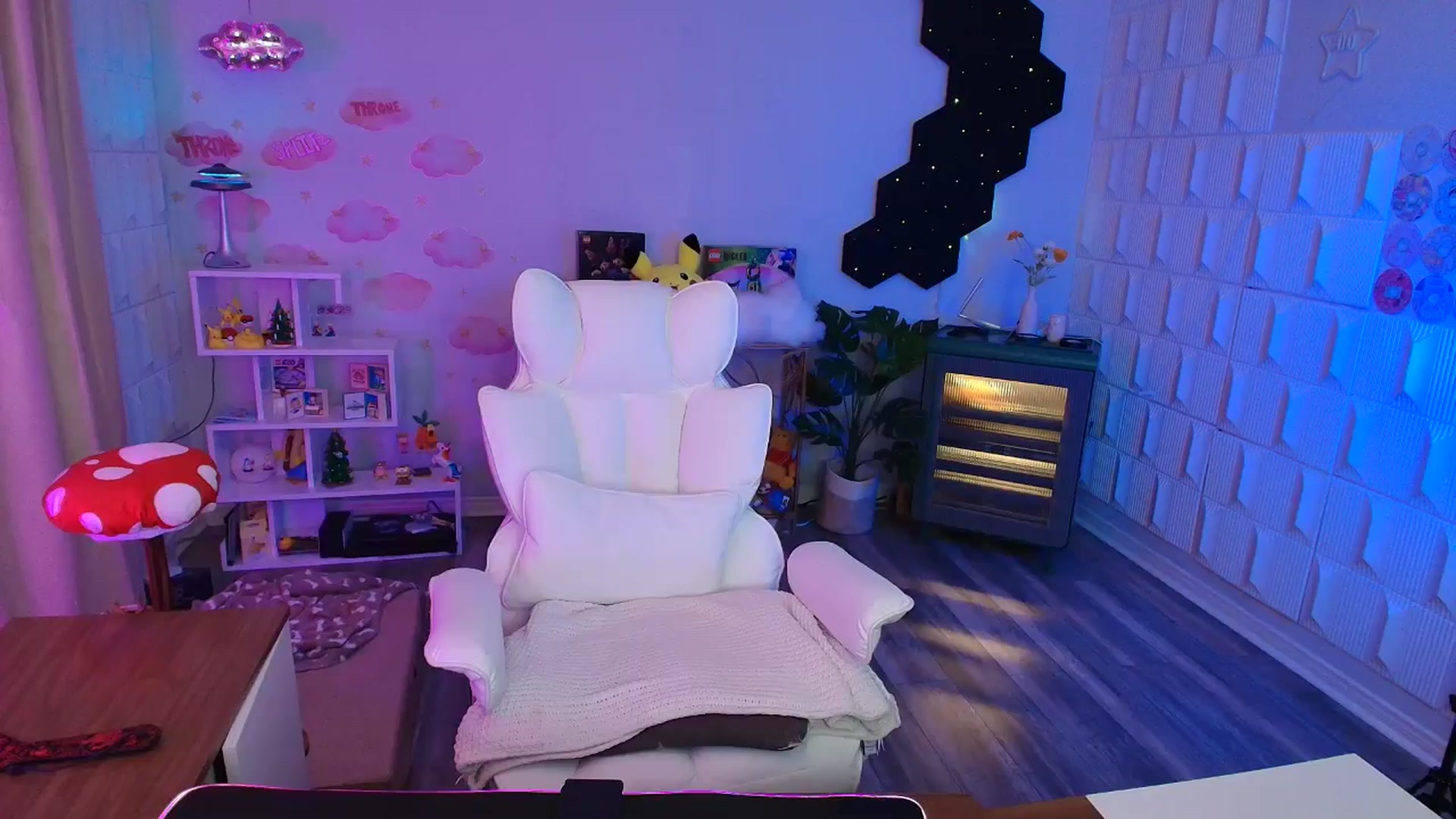 Gallery image thumbnail from kaydolll's myfreecams stream on, 03/26/2026, 05:02 image 7 of 20