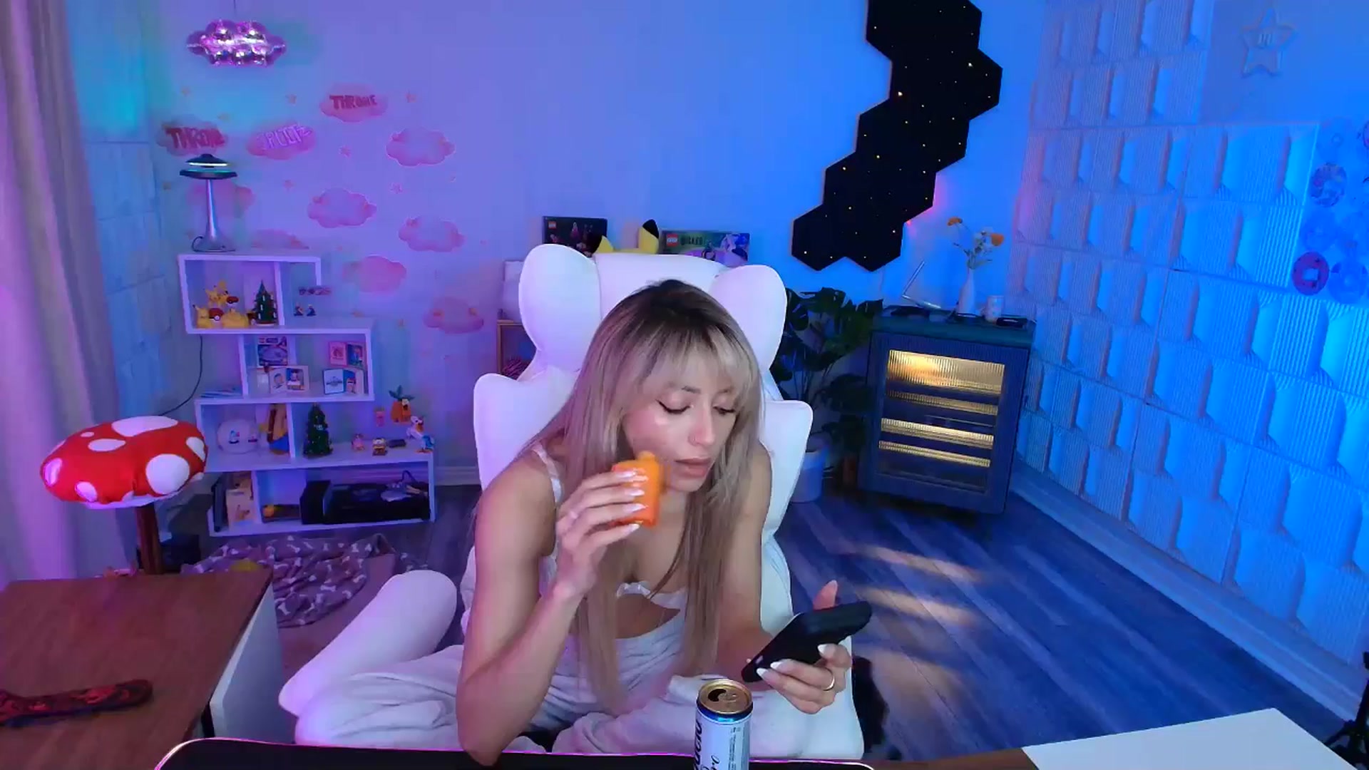 Gallery image thumbnail from kaydolll's myfreecams stream on, 03/26/2026, 05:02 image 14 of 20