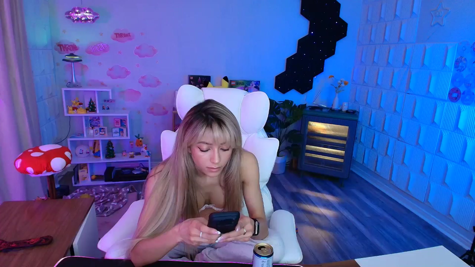 Gallery image thumbnail from kaydolll's myfreecams stream on, 03/26/2026, 05:02 image 17 of 20