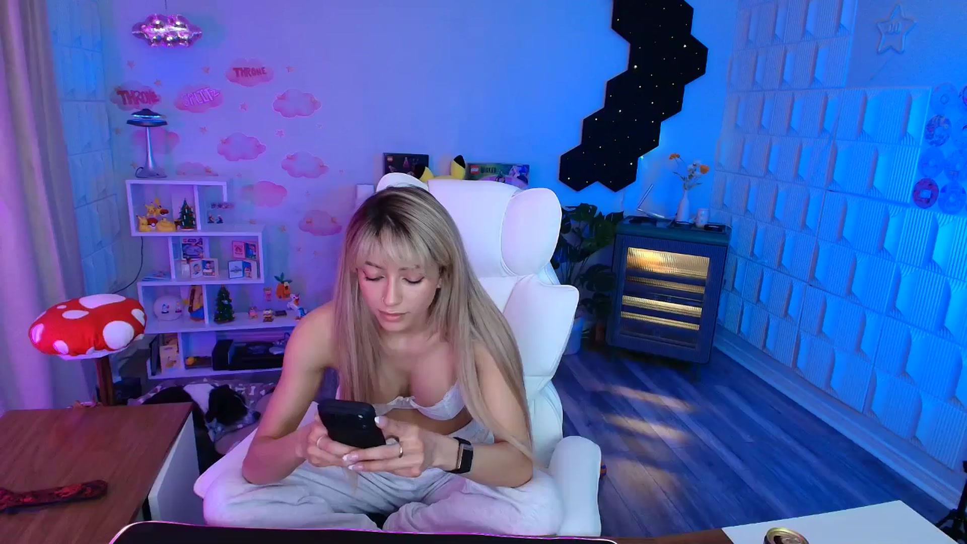 Gallery image thumbnail from kaydolll's myfreecams stream on, 03/26/2026, 05:02 image 12 of 20