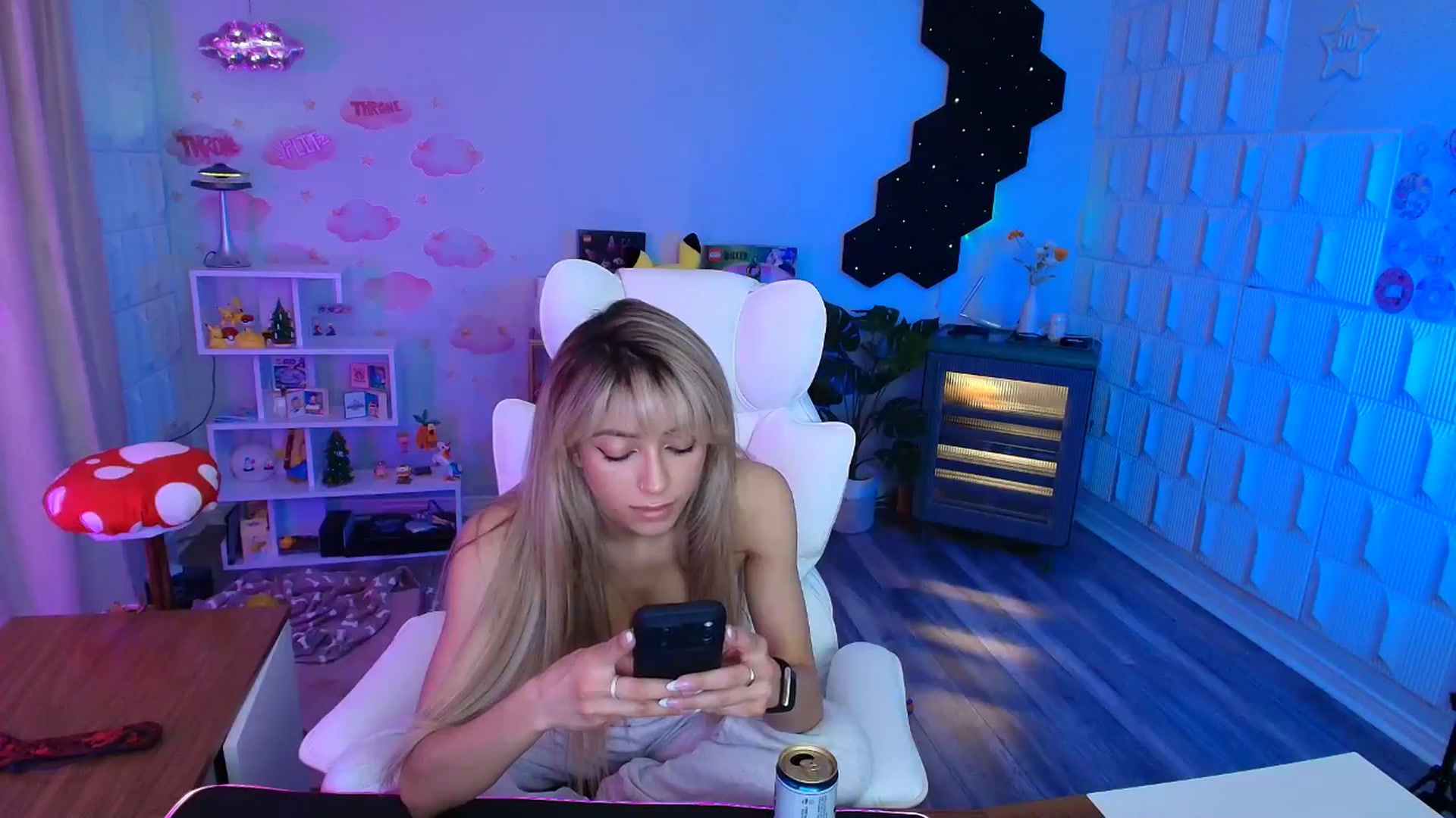Gallery image thumbnail from kaydolll's myfreecams stream on, 03/26/2026, 05:02 image 18 of 20