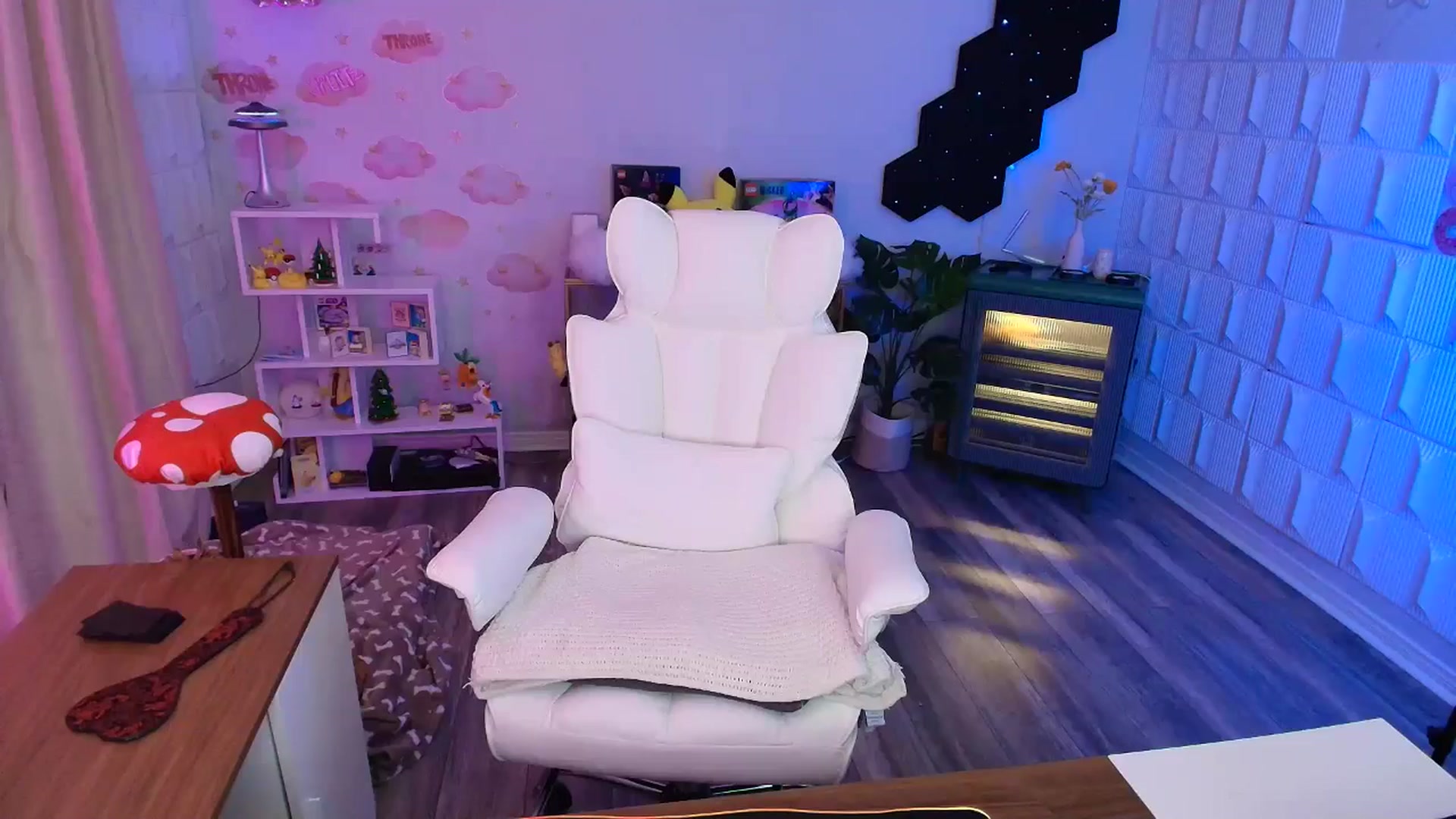 Gallery image thumbnail from kaydolll's myfreecams stream on, 04/01/2026, 06:16 image 8 of 20
