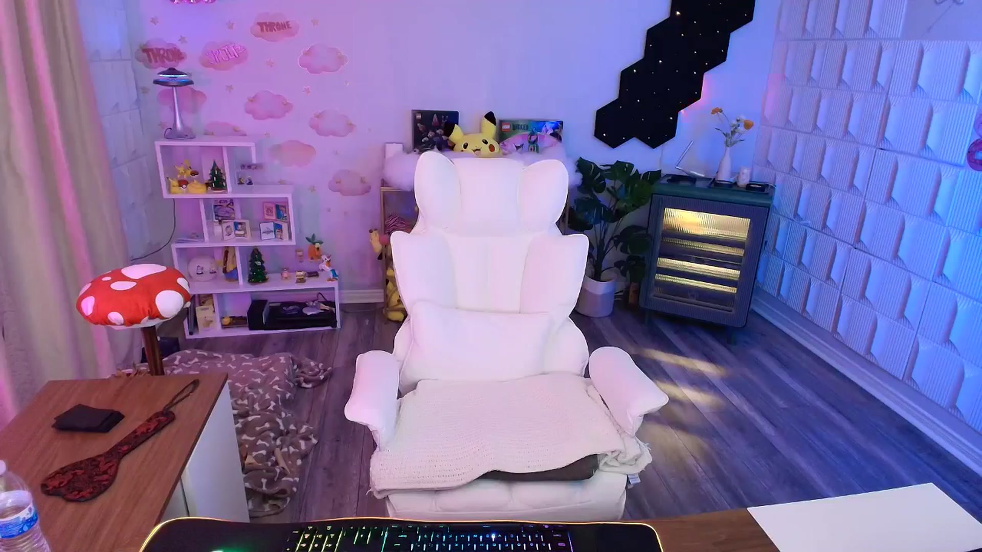 Gallery image thumbnail from kaydolll's myfreecams stream on, 04/01/2026, 06:16 image 17 of 20