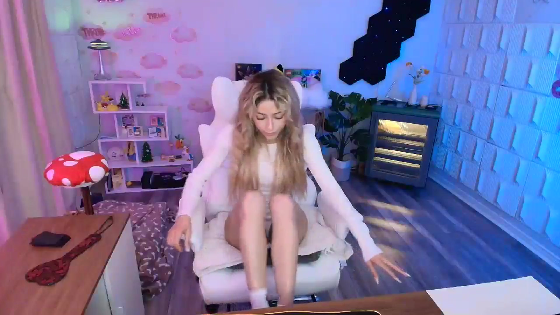 Gallery image thumbnail from kaydolll's myfreecams stream on, 04/01/2026, 06:16 image 9 of 20
