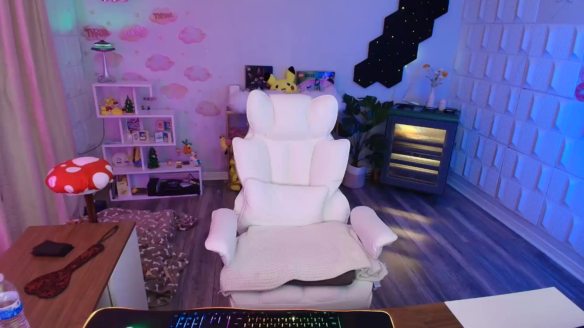 Gallery image thumbnail from kaydolll's myfreecams stream on, 04/01/2026, 06:16 image 15 of 20