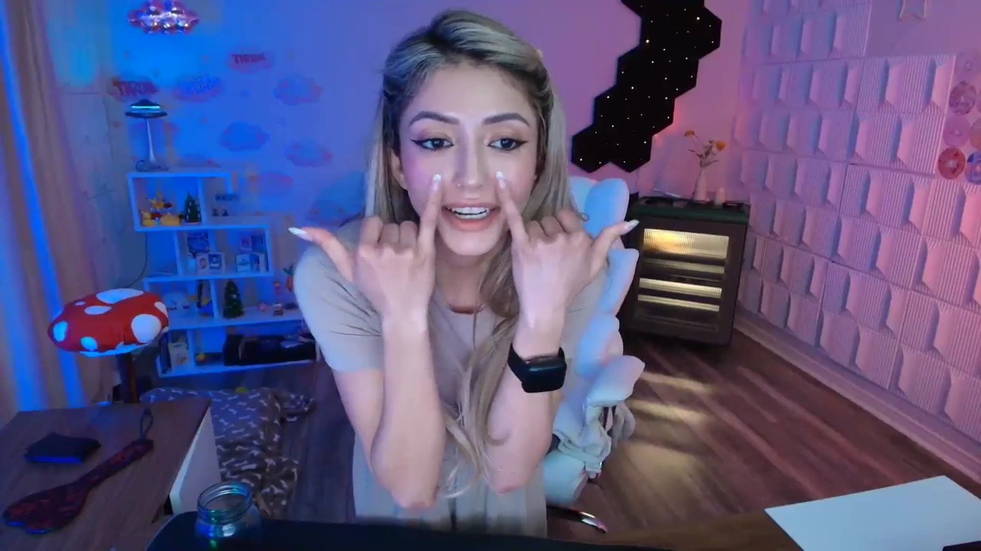 Gallery image thumbnail from kaydolll's myfreecams stream on, 04/05/2026, 06:03 image 11 of 20