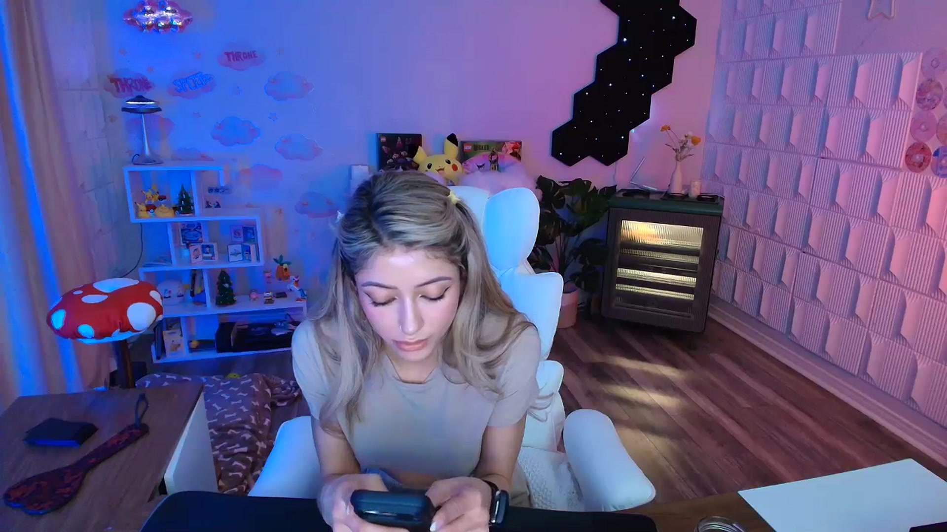 Gallery image thumbnail from kaydolll's myfreecams stream on, 04/05/2026, 06:03 image 4 of 20