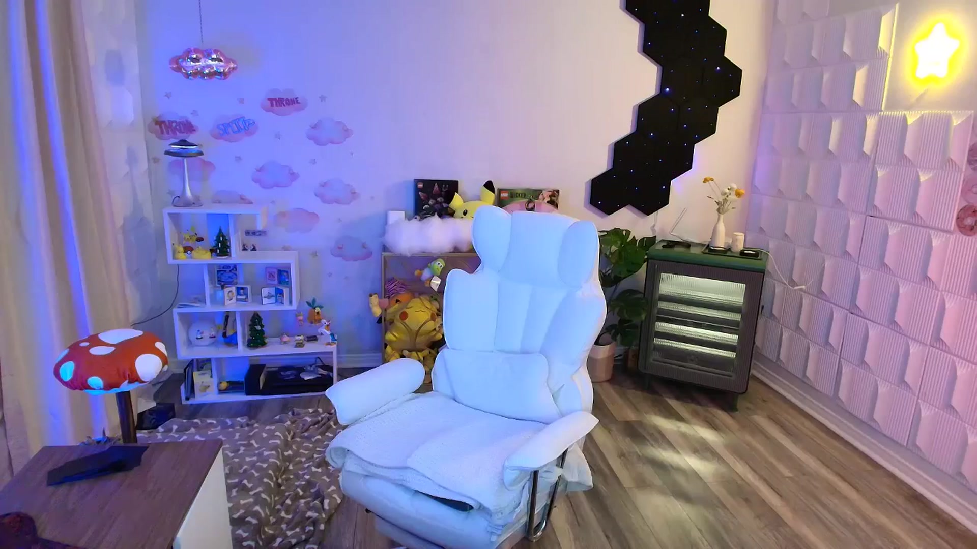 Gallery image thumbnail from kaydolll's myfreecams stream on, 04/10/2026, 08:14 image 15 of 20