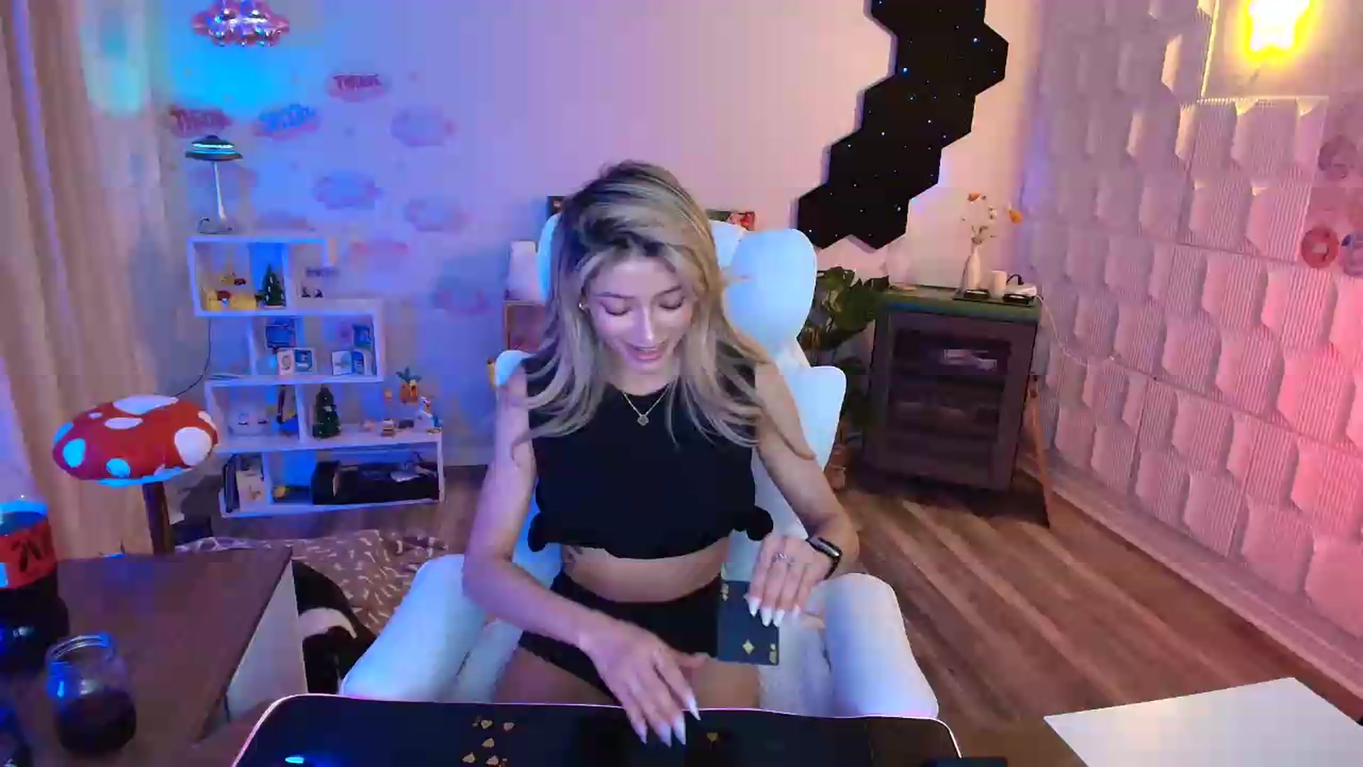 Gallery image thumbnail from kaydolll's myfreecams stream on, 05/01/2026, 05:19 image 1 of 20