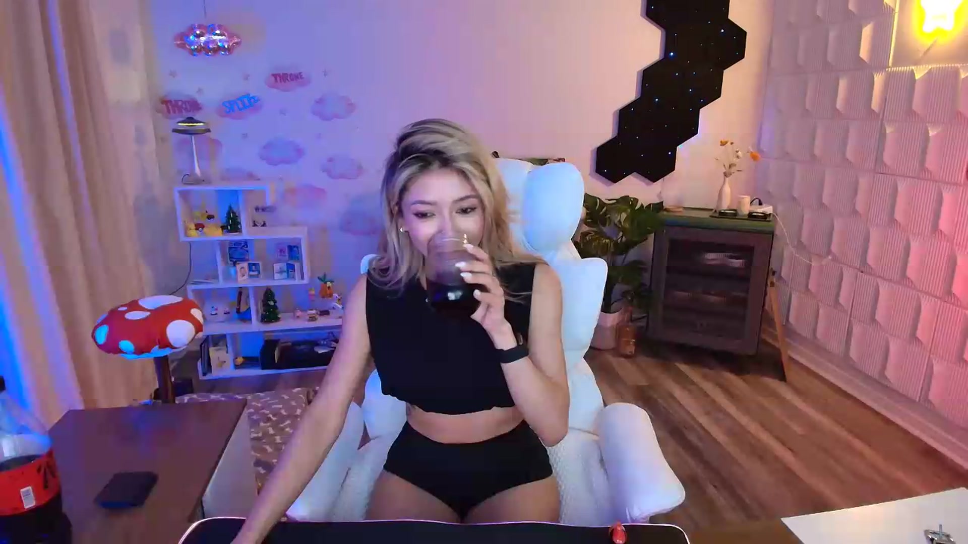 Gallery image thumbnail from kaydolll's myfreecams stream on, 05/01/2026, 05:19 image 6 of 20