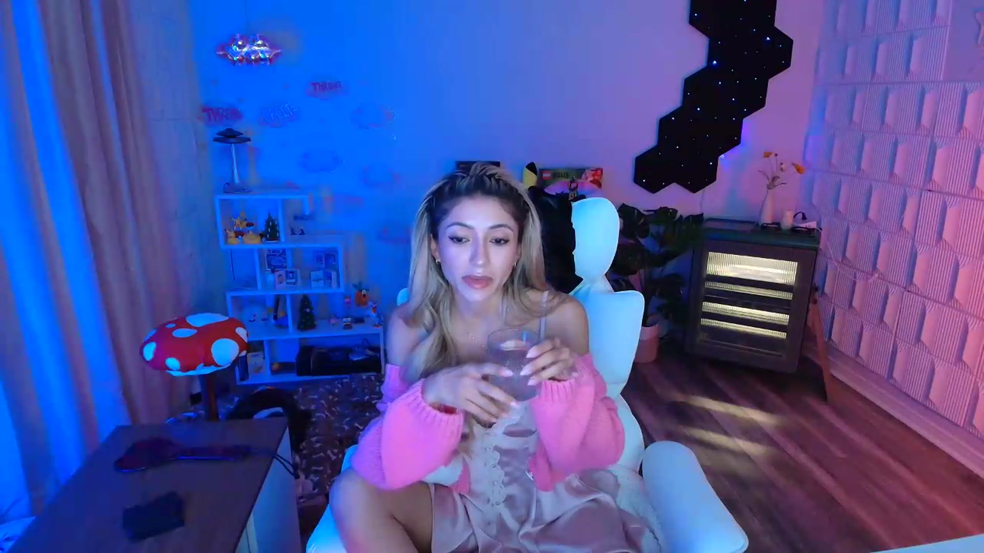Gallery image thumbnail from kaydolll's myfreecams stream on, 05/14/2026, 06:44 image 11 of 20