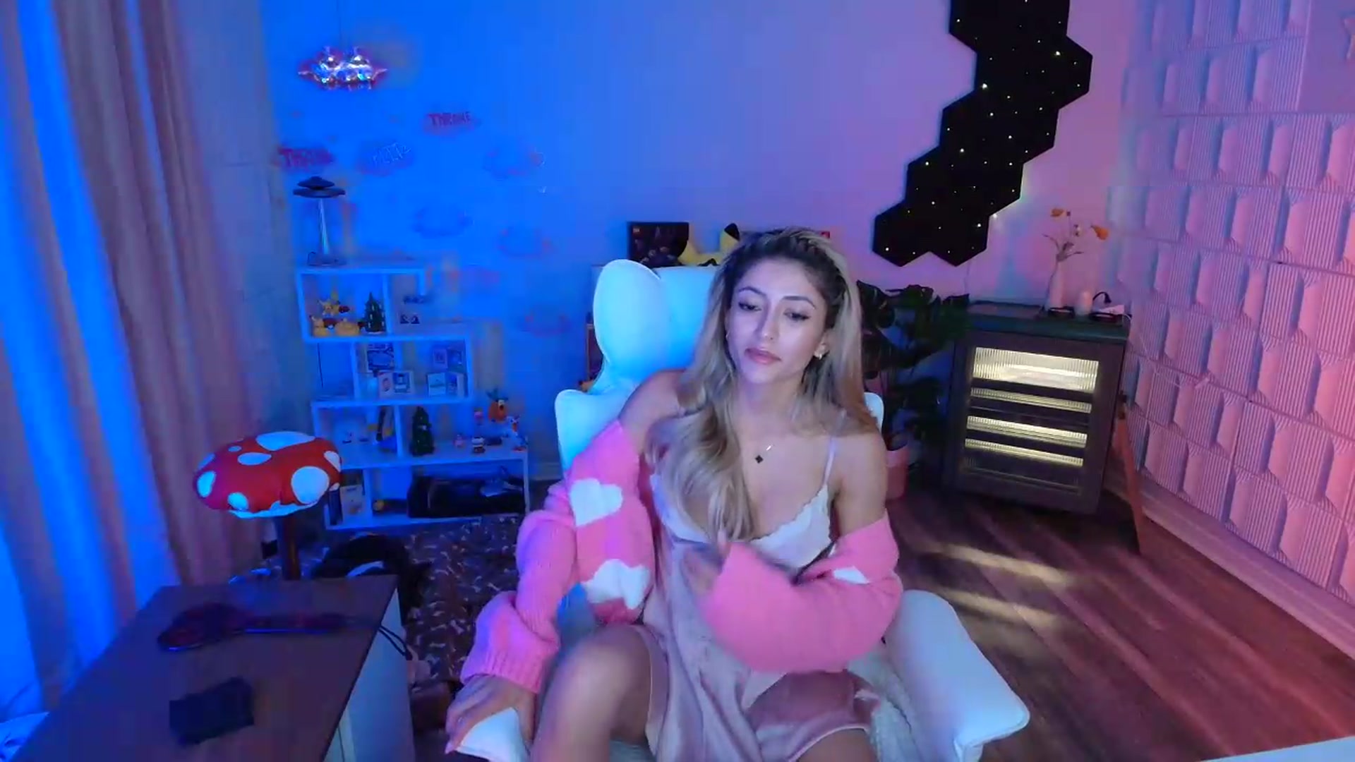 Gallery image thumbnail from kaydolll's myfreecams stream on, 05/14/2026, 06:44 image 10 of 20