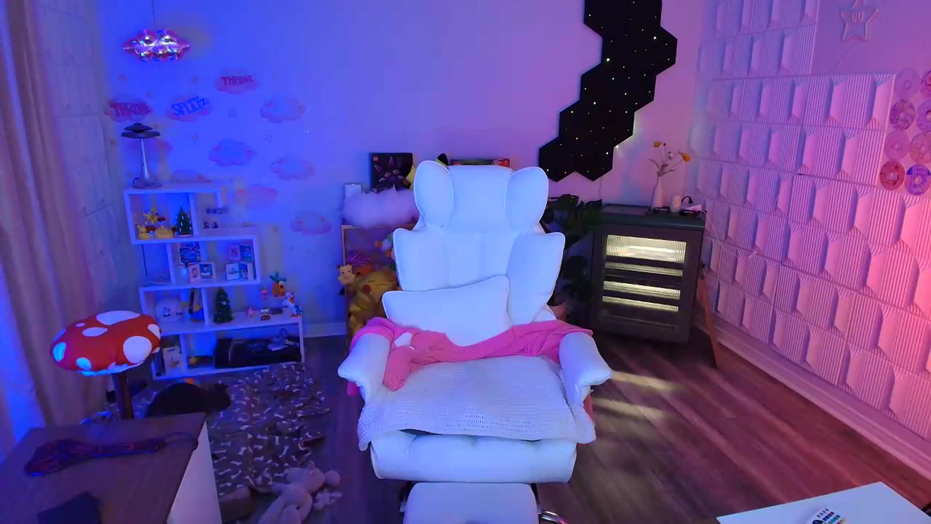 Gallery image thumbnail from kaydolll's myfreecams stream on, 05/14/2026, 07:52 image 19 of 20