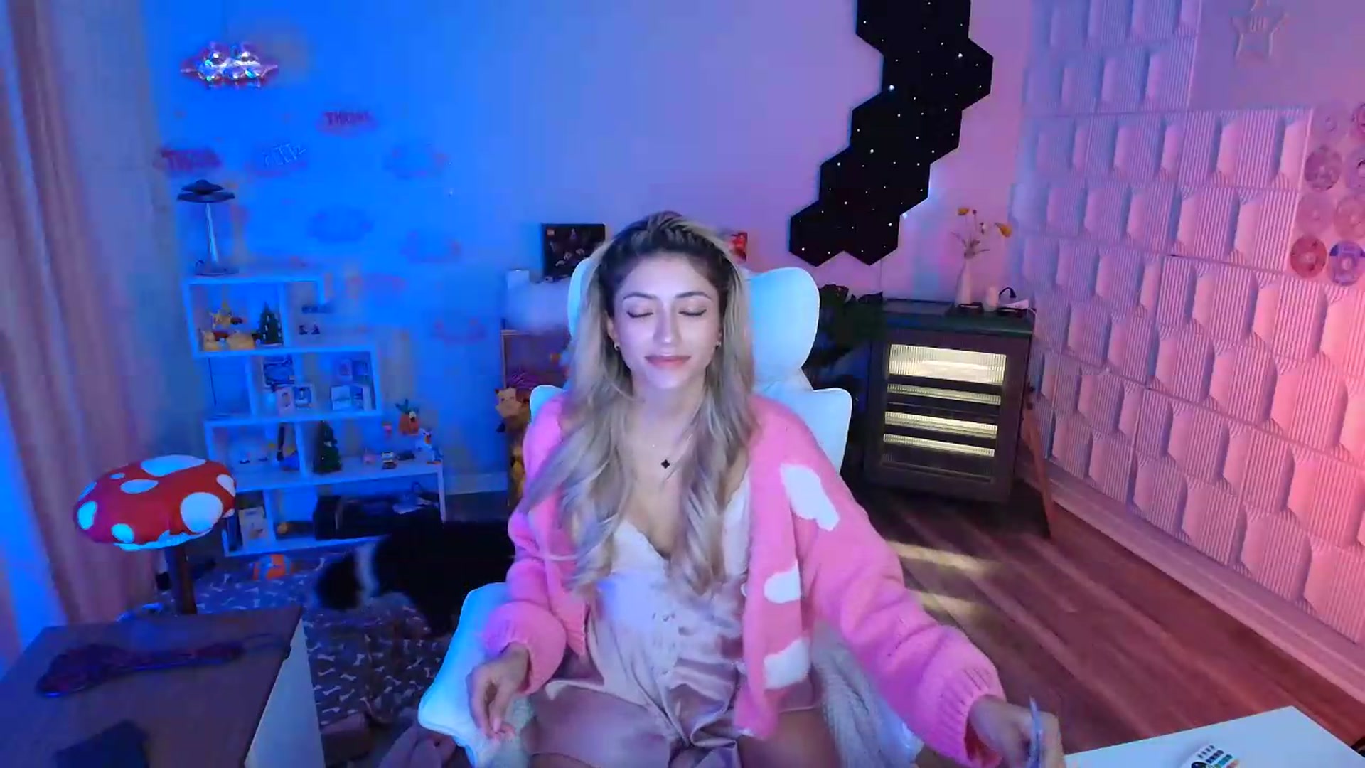 Gallery image thumbnail from kaydolll's myfreecams stream on, 05/14/2026, 07:52 image 20 of 20