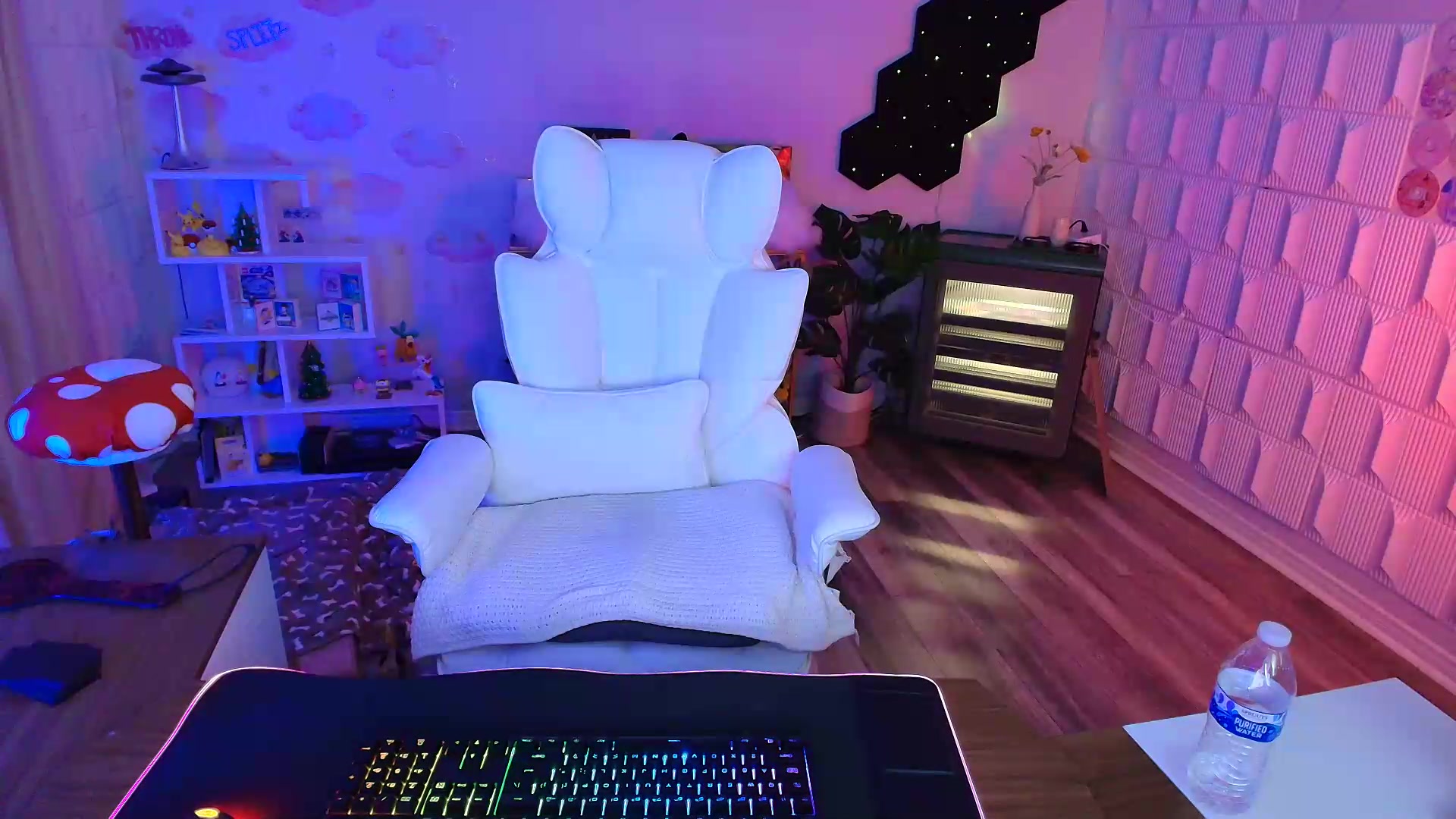 Gallery image thumbnail from kaydolll's myfreecams stream on, 05/15/2026, 07:18 image 20 of 20
