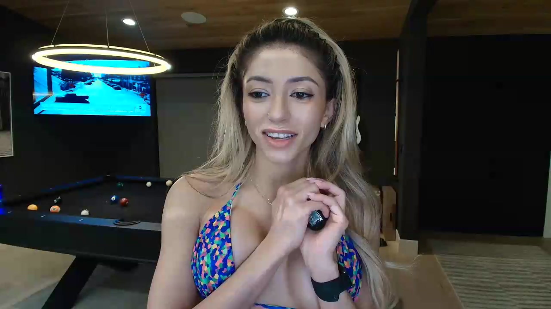 Gallery image thumbnail from kaydolll's myfreecams stream on, 06/01/2026, 07:31 image 5 of 20