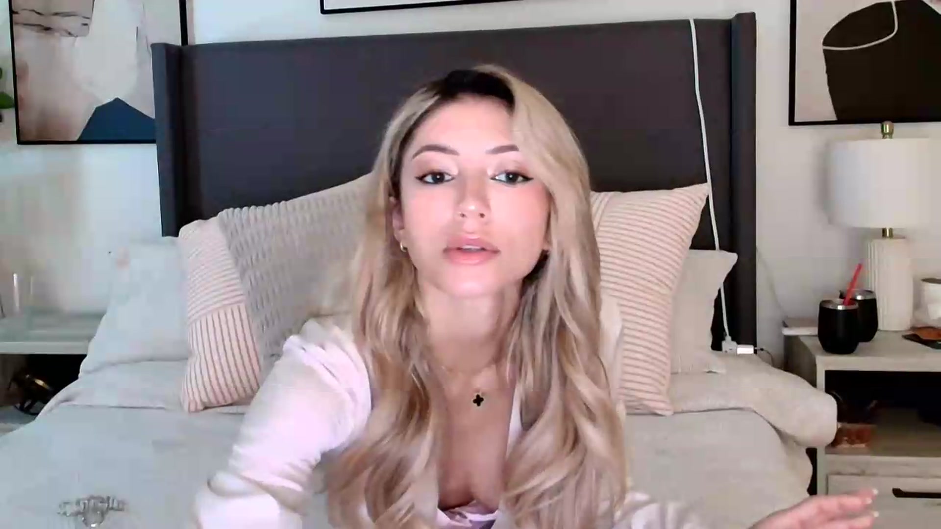 Gallery image thumbnail from kaydolll's myfreecams stream on, 06/02/2026, 21:45 image 10 of 20