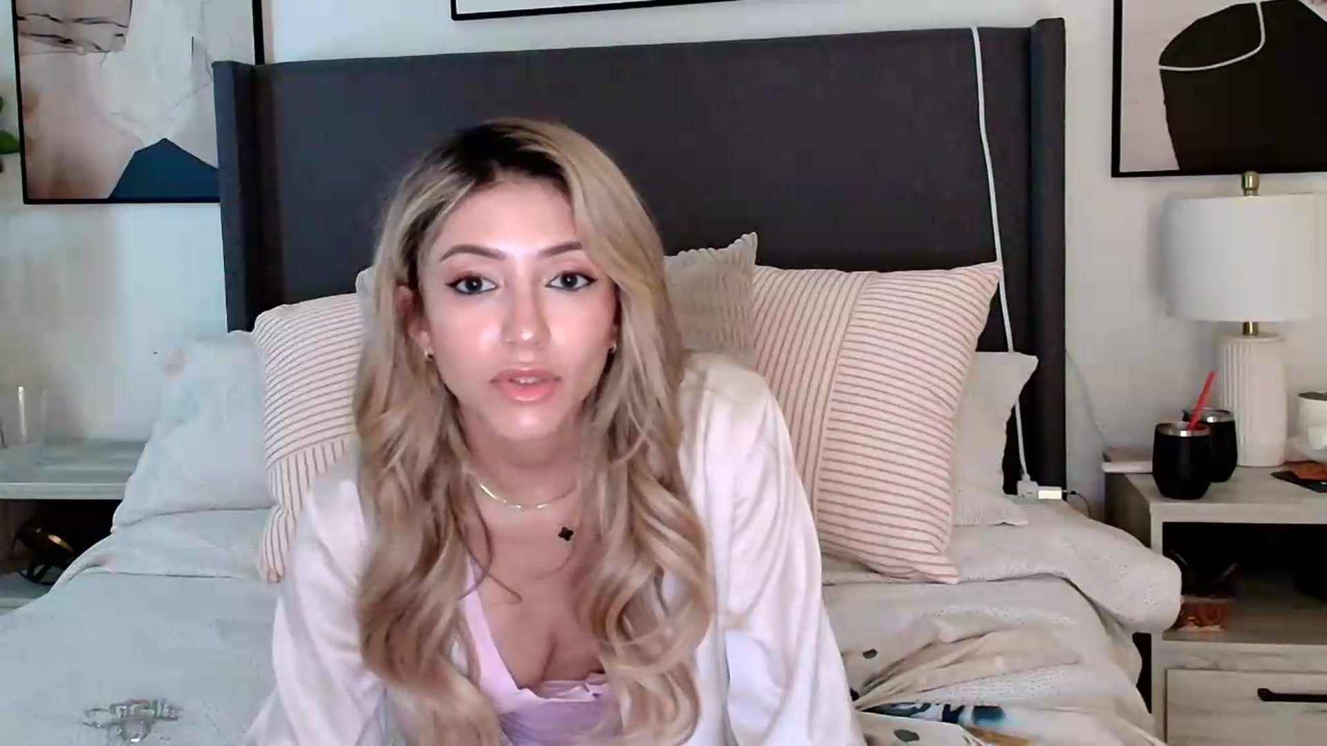 Gallery image thumbnail from kaydolll's myfreecams stream on, 06/02/2026, 21:45 image 4 of 20