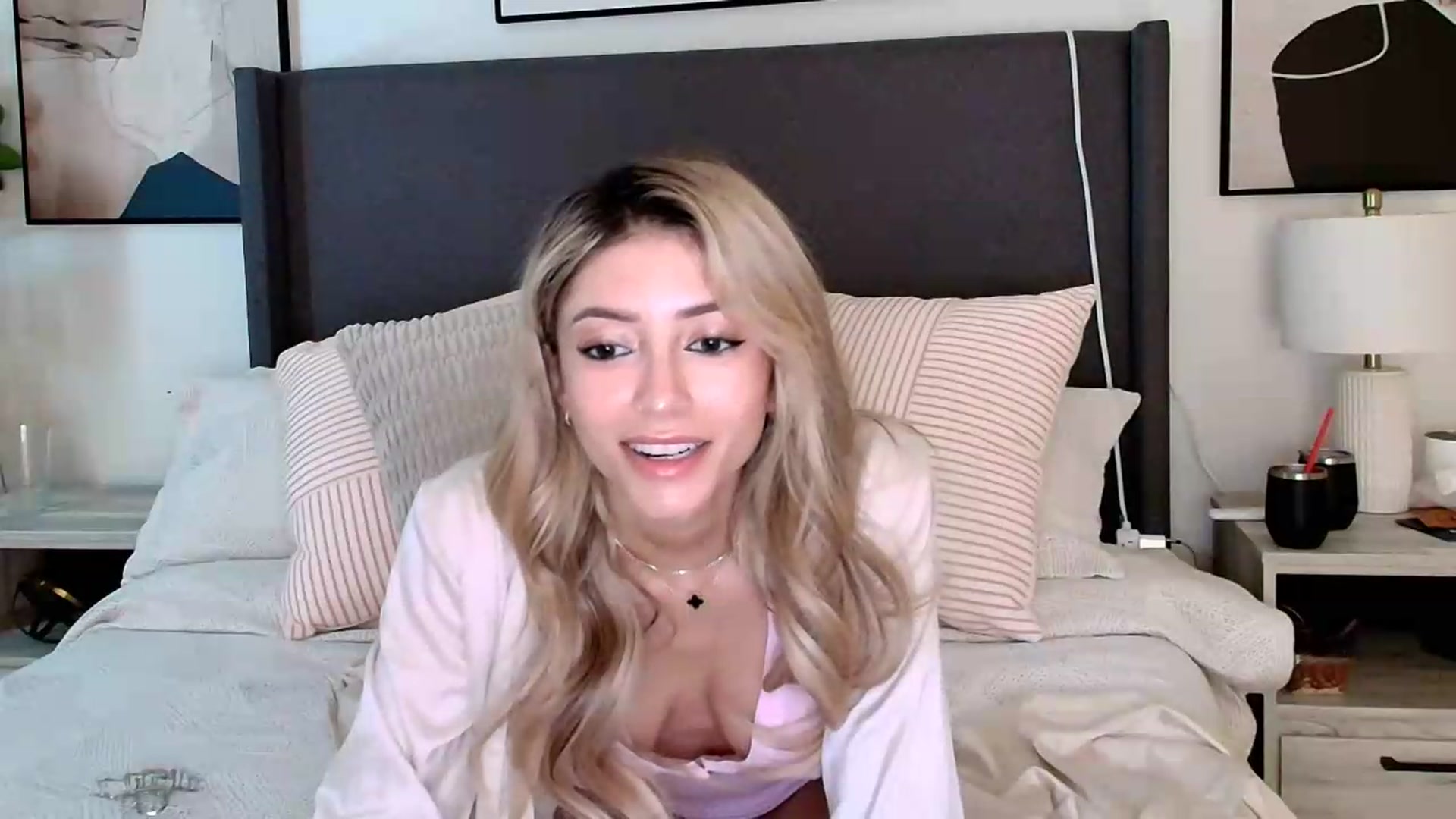 Gallery image thumbnail from kaydolll's myfreecams stream on, 06/02/2026, 21:45 image 6 of 20