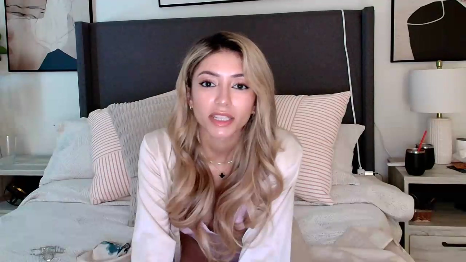 Gallery image thumbnail from kaydolll's myfreecams stream on, 06/02/2026, 21:45 image 8 of 20
