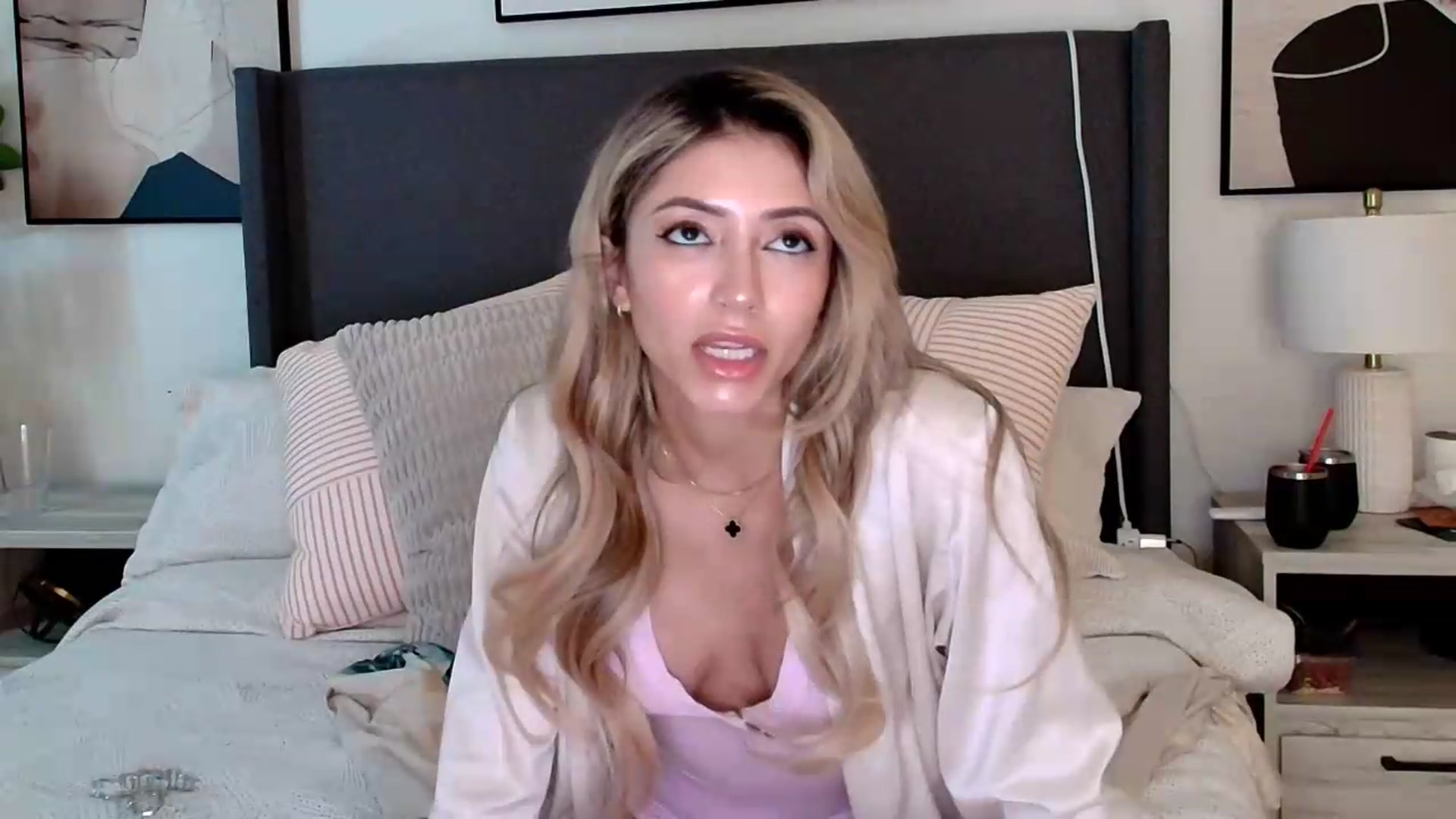Gallery image thumbnail from kaydolll's myfreecams stream on, 06/02/2026, 21:45 image 9 of 20