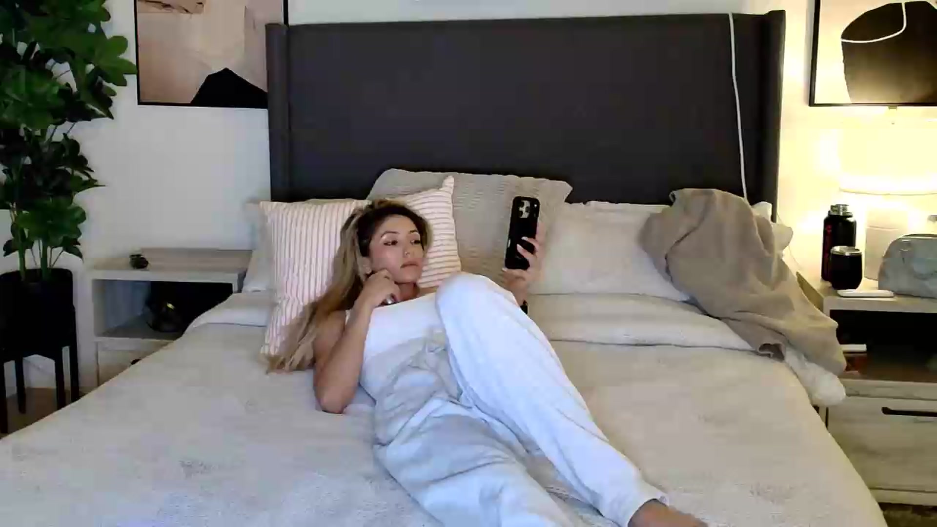 Gallery image thumbnail from kaydolll's myfreecams stream on, 06/04/2026, 05:53 image 11 of 20