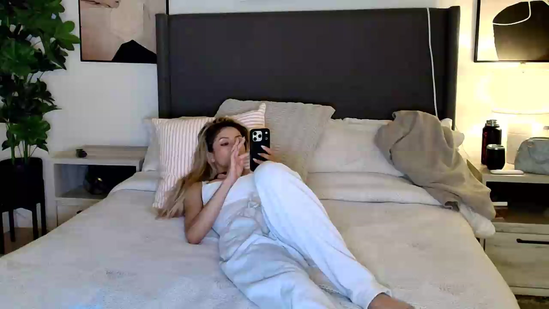 Gallery image thumbnail from kaydolll's myfreecams stream on, 06/04/2026, 05:53 image 12 of 20