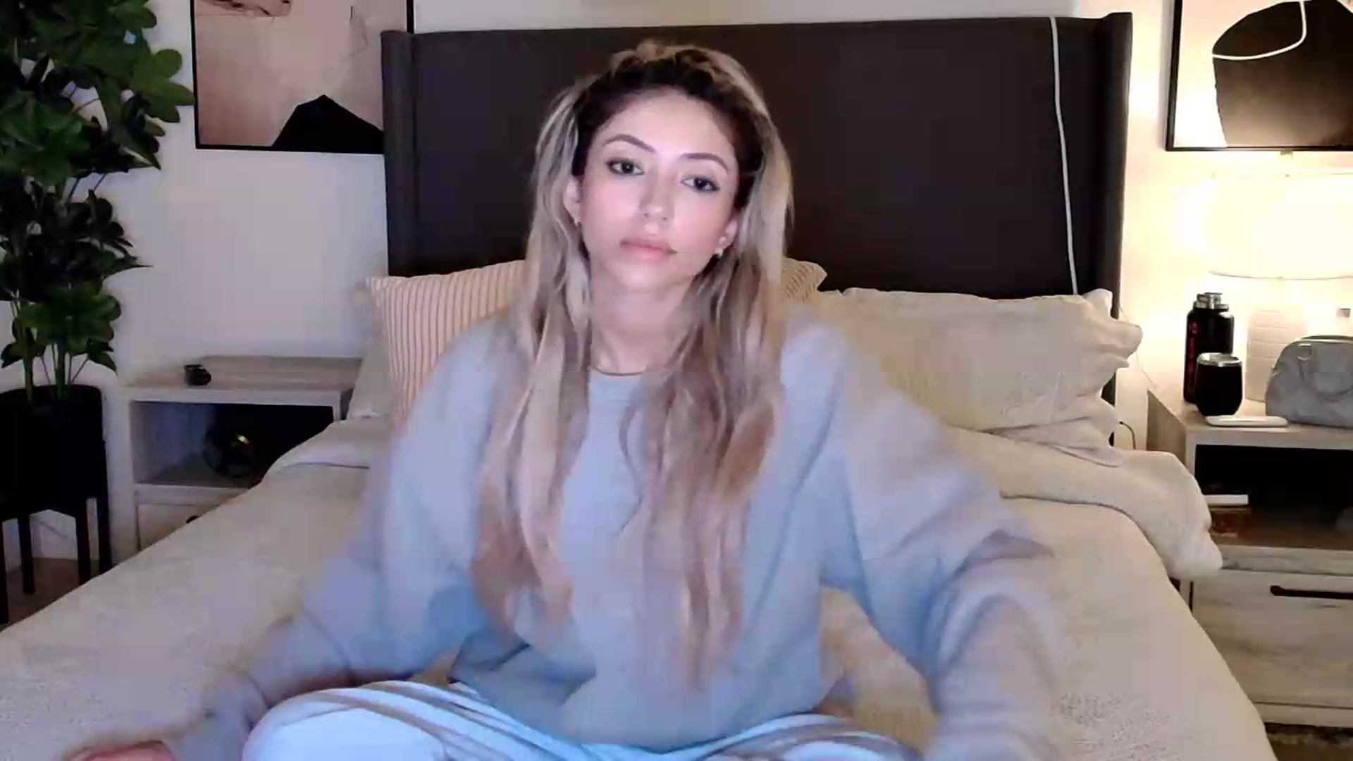 Gallery image thumbnail from kaydolll's myfreecams stream on, 06/04/2026, 05:53 image 20 of 20