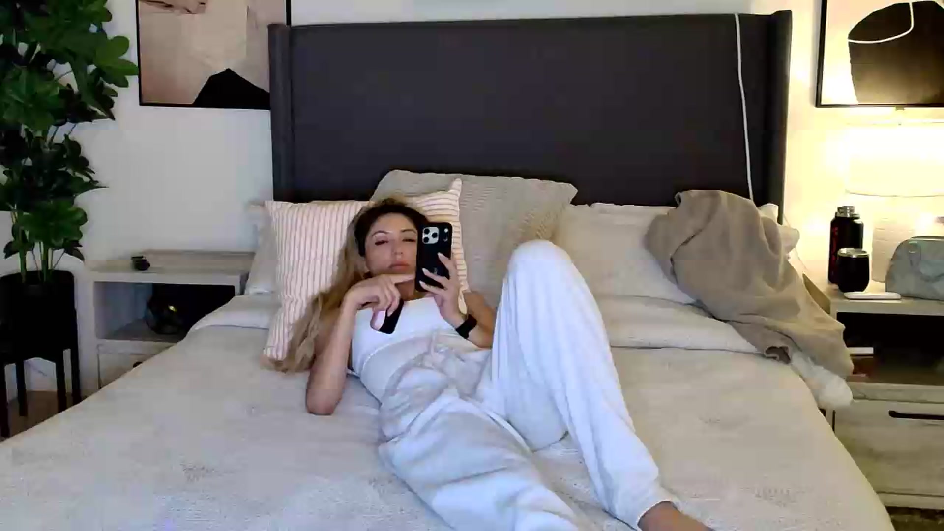 Gallery image thumbnail from kaydolll's myfreecams stream on, 06/04/2026, 05:53 image 7 of 20