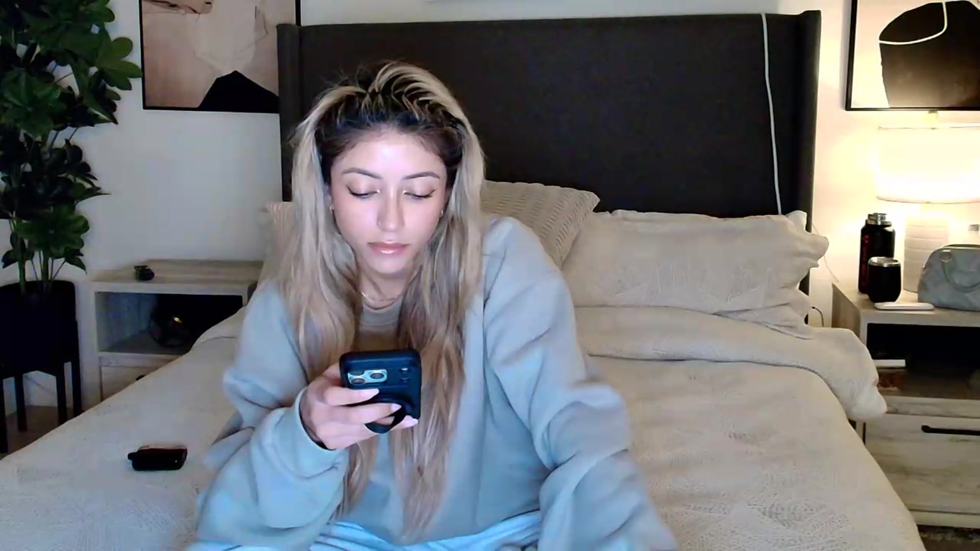 Gallery image thumbnail from kaydolll's myfreecams stream on, 06/04/2026, 05:53 image 18 of 20