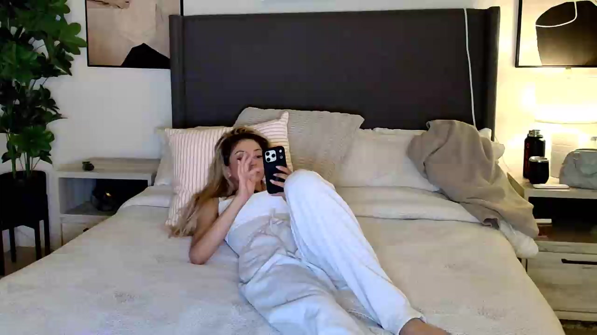 Gallery image thumbnail from kaydolll's myfreecams stream on, 06/04/2026, 05:53 image 15 of 20