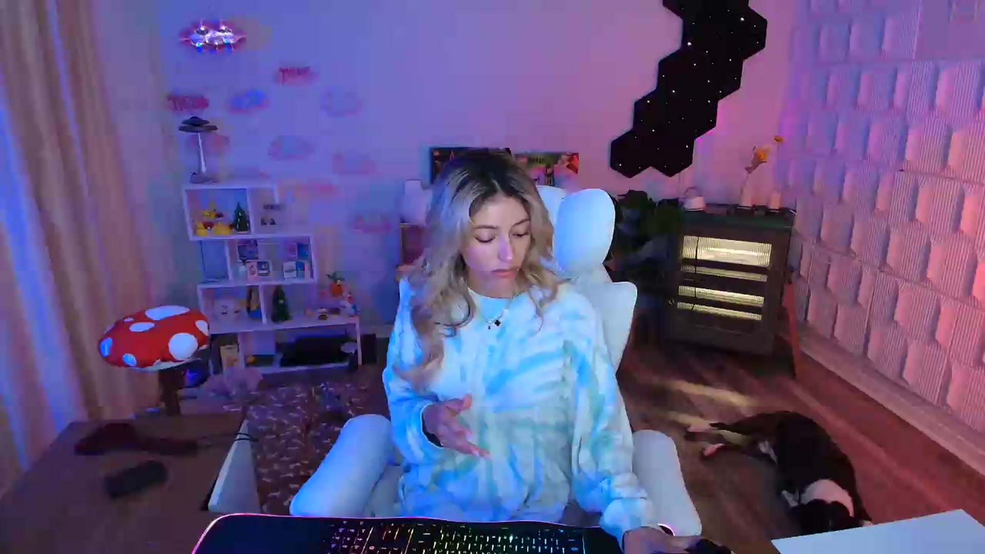 Gallery image thumbnail from kaydolll's myfreecams stream on, 06/07/2026, 06:05 image 16 of 20