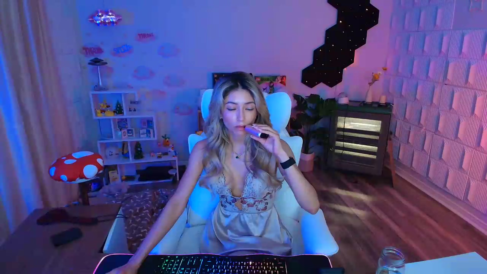 Gallery image thumbnail from kaydolll's myfreecams stream on, 06/07/2026, 06:05 image 7 of 20