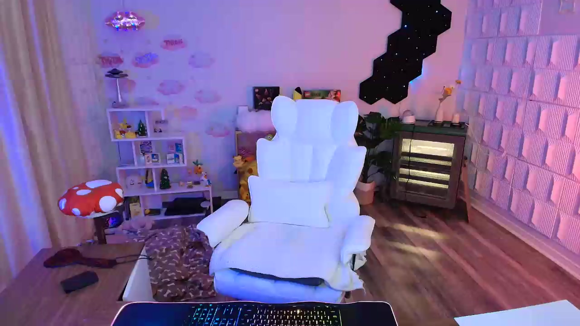Gallery image thumbnail from kaydolll's myfreecams stream on, 06/07/2026, 06:05 image 12 of 20