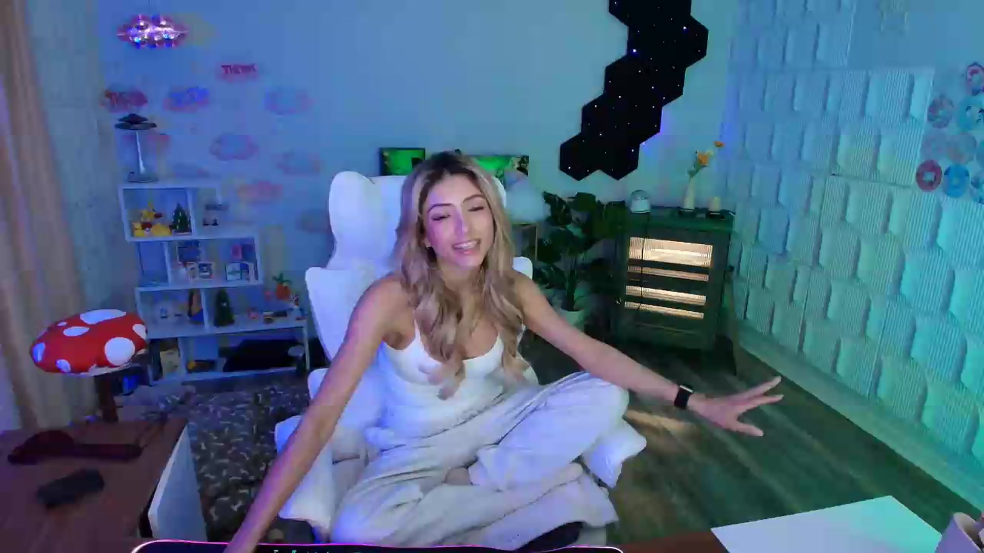 Gallery image thumbnail from kaydolll's myfreecams stream on, 06/08/2026, 06:21 image 3 of 20