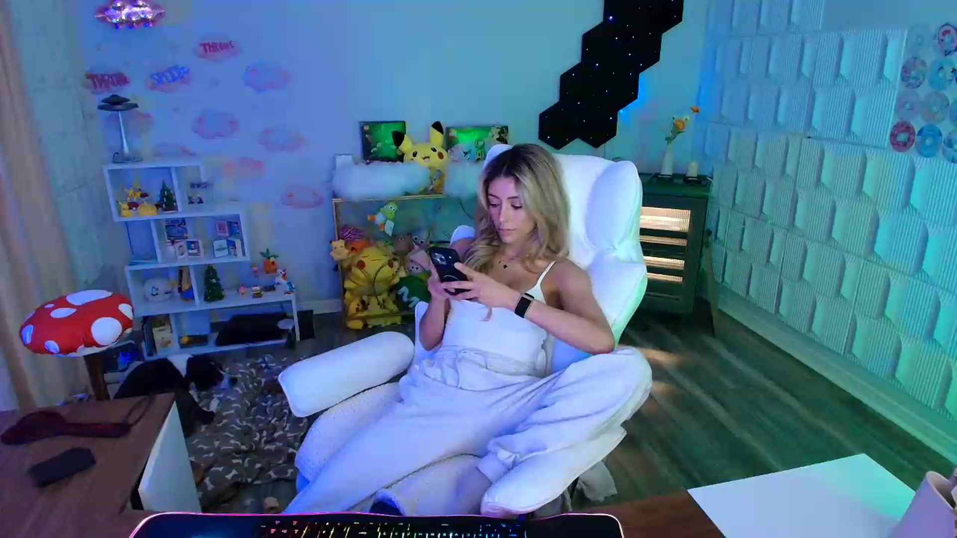 Gallery image thumbnail from kaydolll's myfreecams stream on, 06/08/2026, 06:21 image 18 of 20