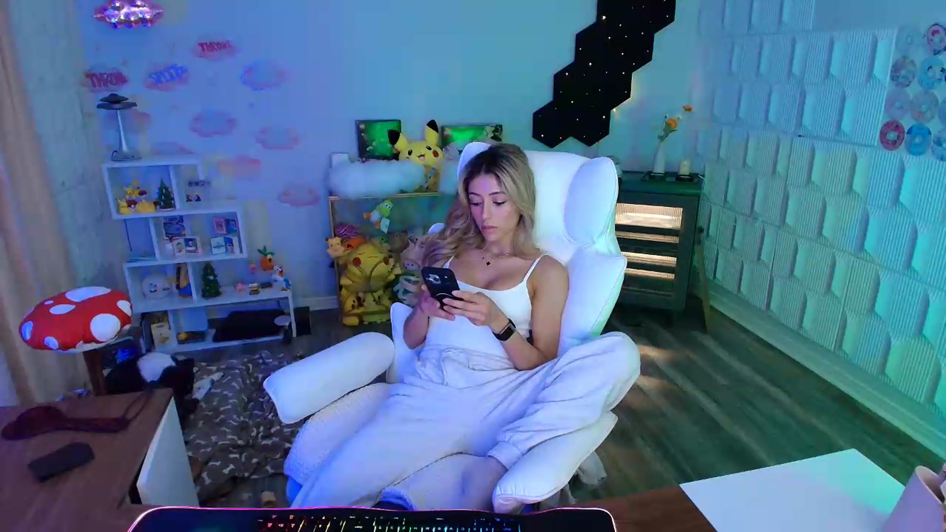 Gallery image thumbnail from kaydolll's myfreecams stream on, 06/08/2026, 06:21 image 15 of 20