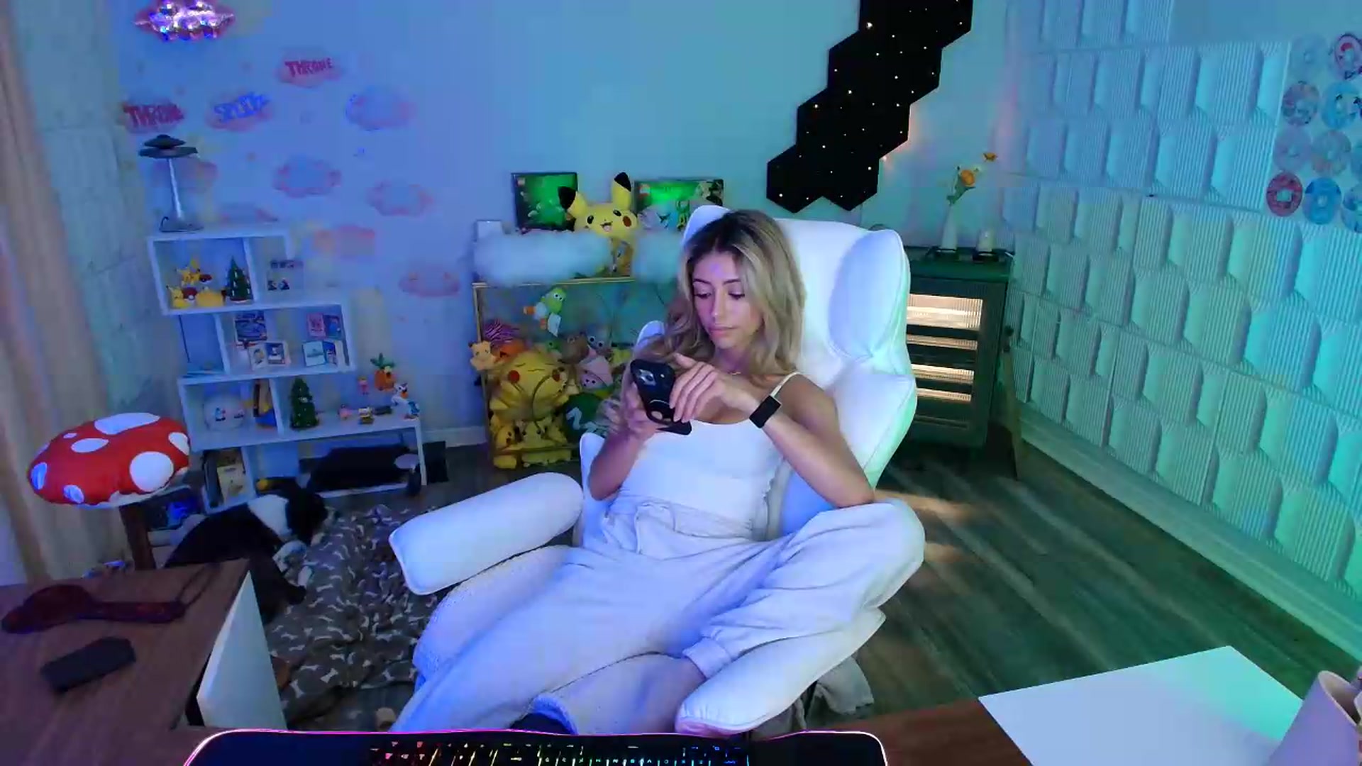 Gallery image thumbnail from kaydolll's myfreecams stream on, 06/08/2026, 06:21 image 17 of 20