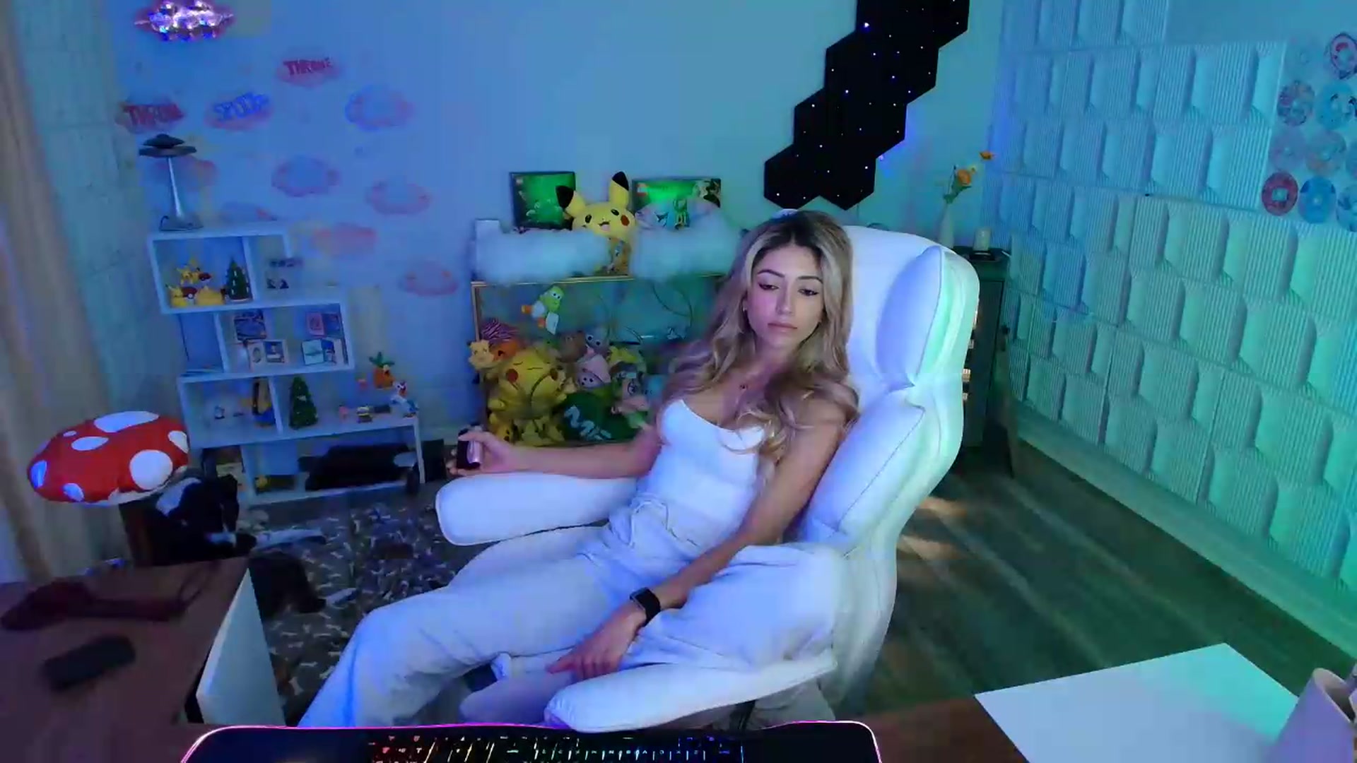 Gallery image thumbnail from kaydolll's myfreecams stream on, 06/08/2026, 06:21 image 14 of 20