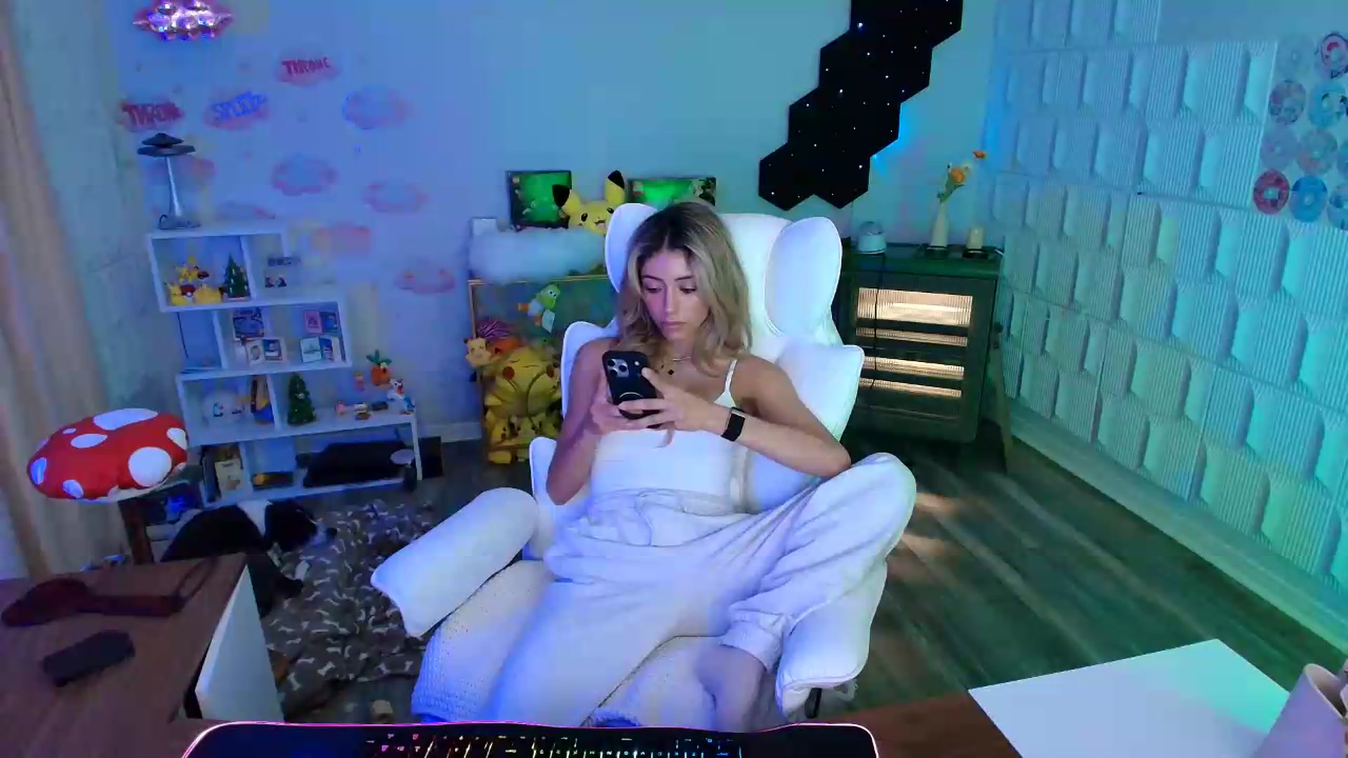 Gallery image thumbnail from kaydolll's myfreecams stream on, 06/08/2026, 06:21 image 20 of 20