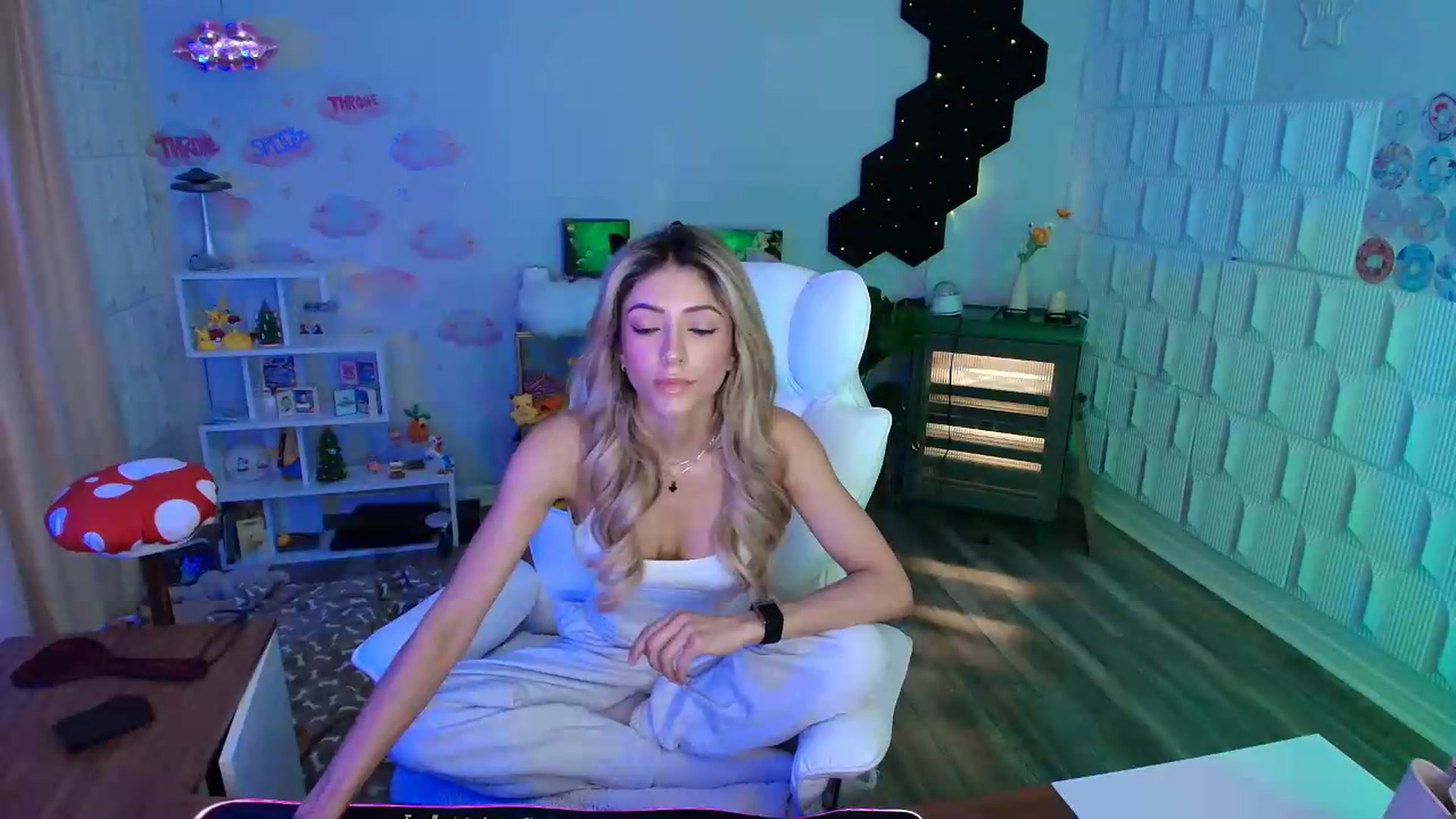 Gallery image thumbnail from kaydolll's myfreecams stream on, 06/08/2026, 06:21 image 2 of 20