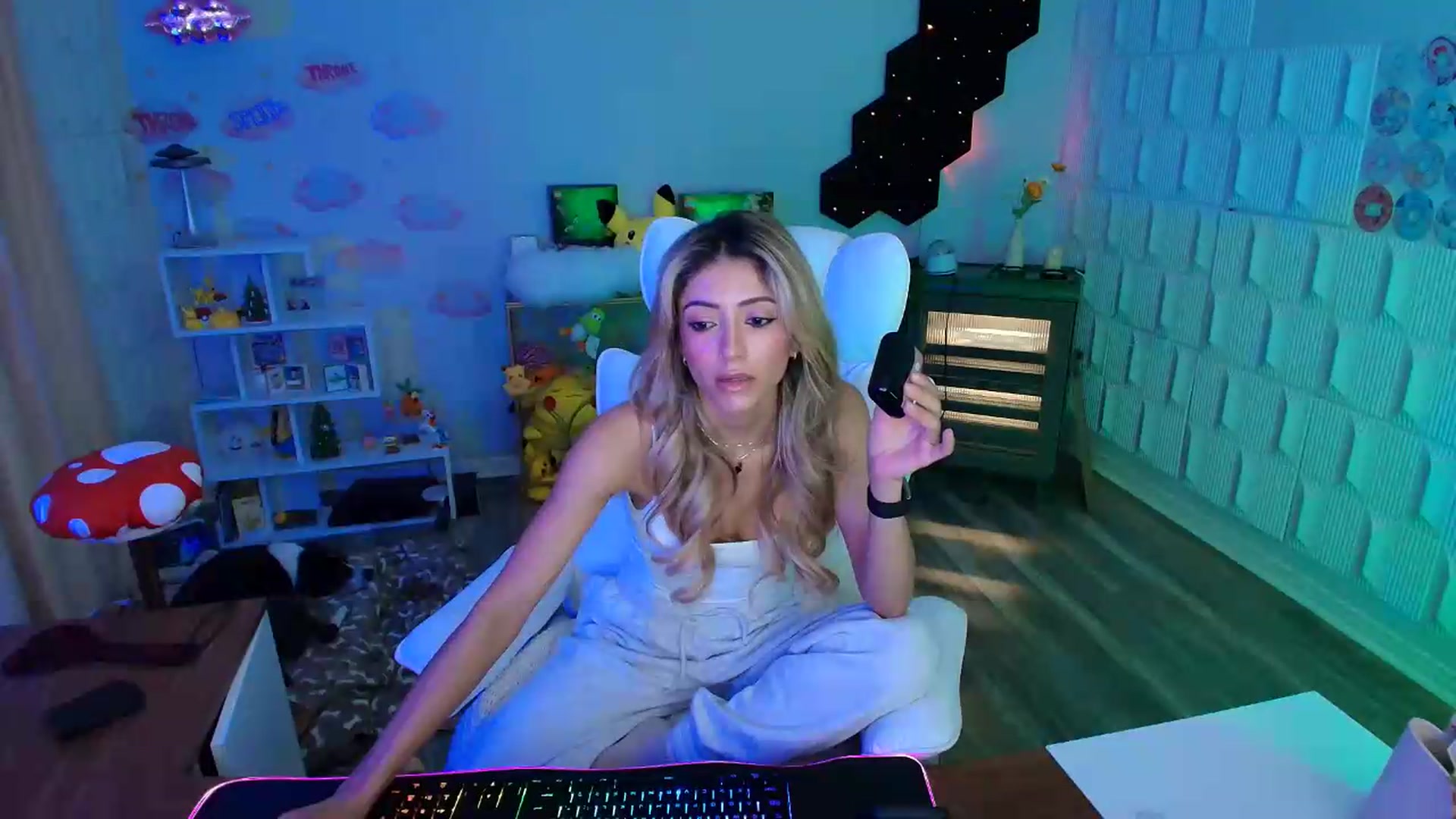 Gallery image thumbnail from kaydolll's myfreecams stream on, 06/08/2026, 06:21 image 8 of 20