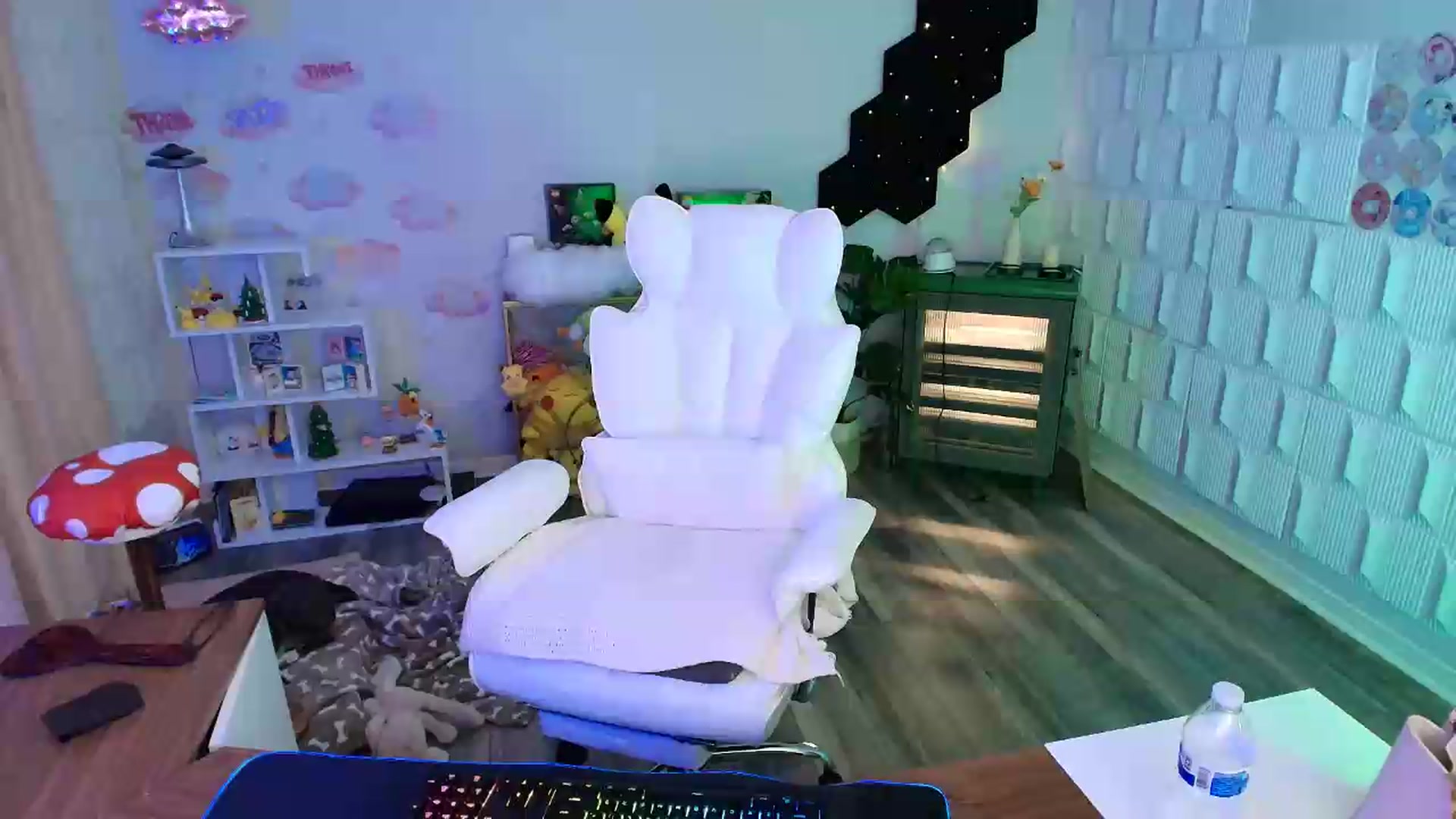 Gallery image thumbnail from kaydolll's myfreecams stream on, 06/08/2026, 07:46 image 2 of 20