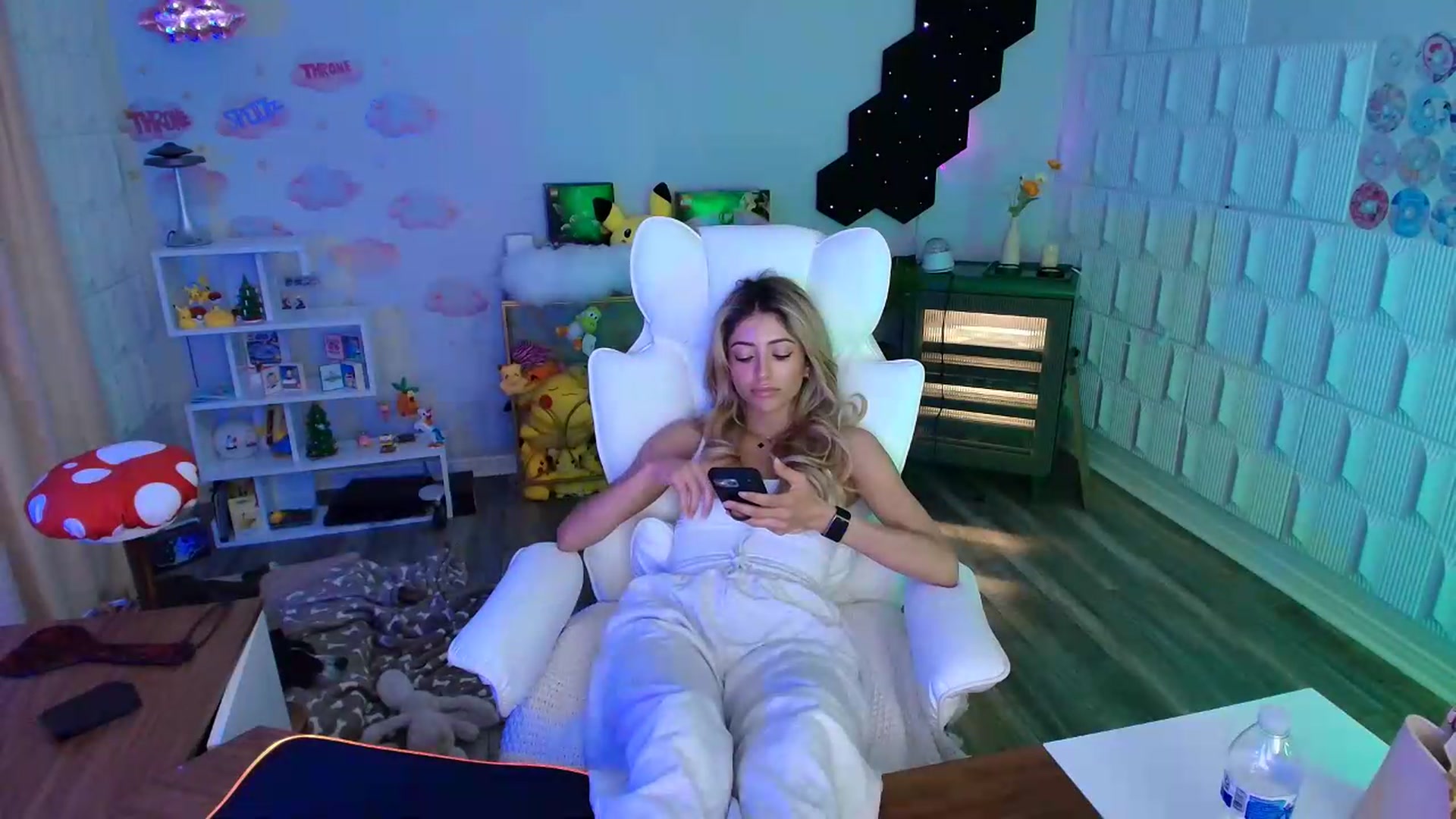 Gallery image thumbnail from kaydolll's myfreecams stream on, 06/08/2026, 07:46 image 13 of 20
