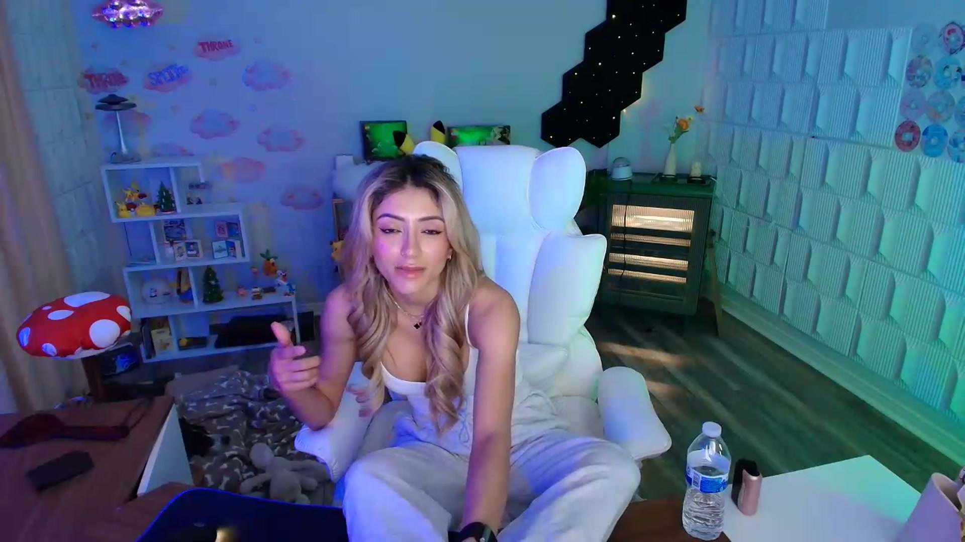 Gallery image thumbnail from kaydolll's myfreecams stream on, 06/08/2026, 07:46 image 20 of 20