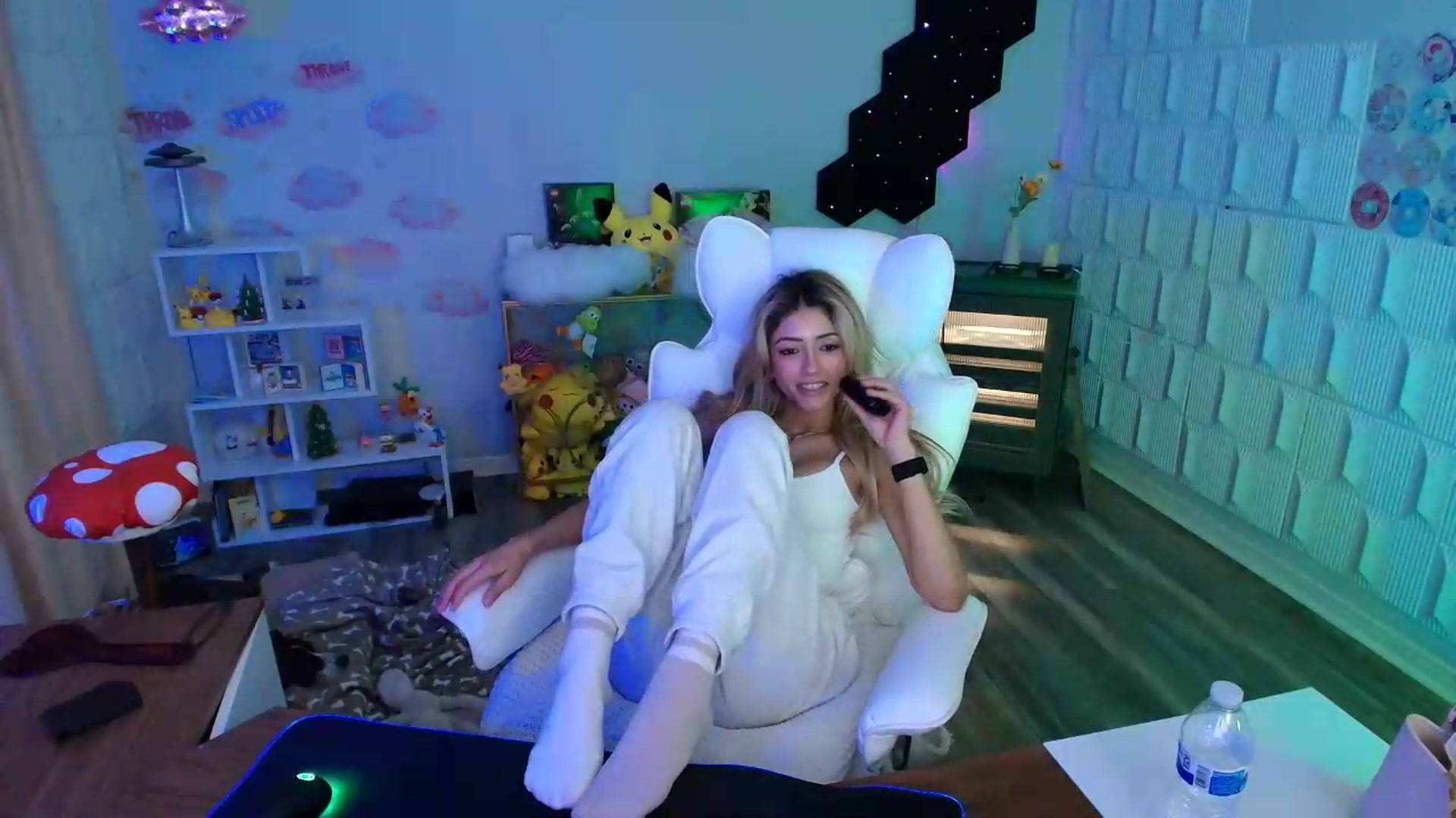 Gallery image thumbnail from kaydolll's myfreecams stream on, 06/08/2026, 07:46 image 10 of 20