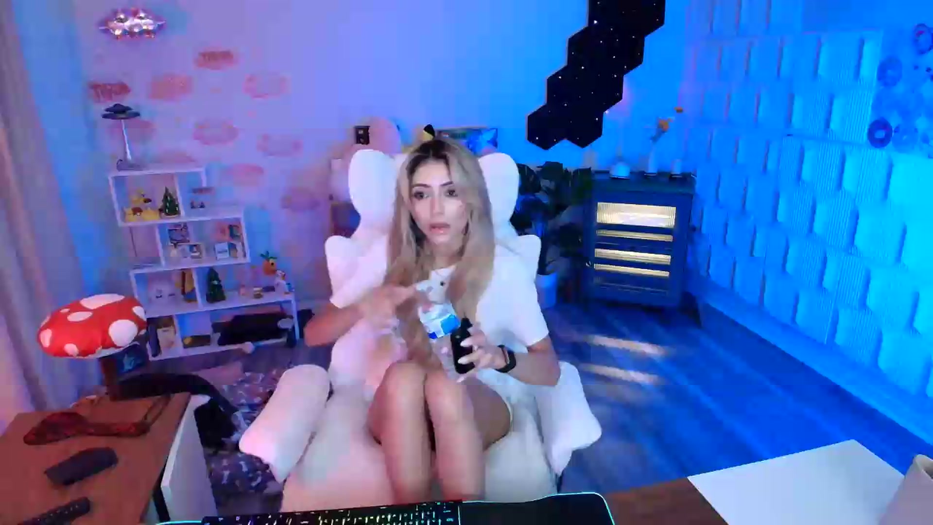 Gallery image thumbnail from kaydolll's myfreecams stream on, 06/11/2026, 09:57 image 17 of 20