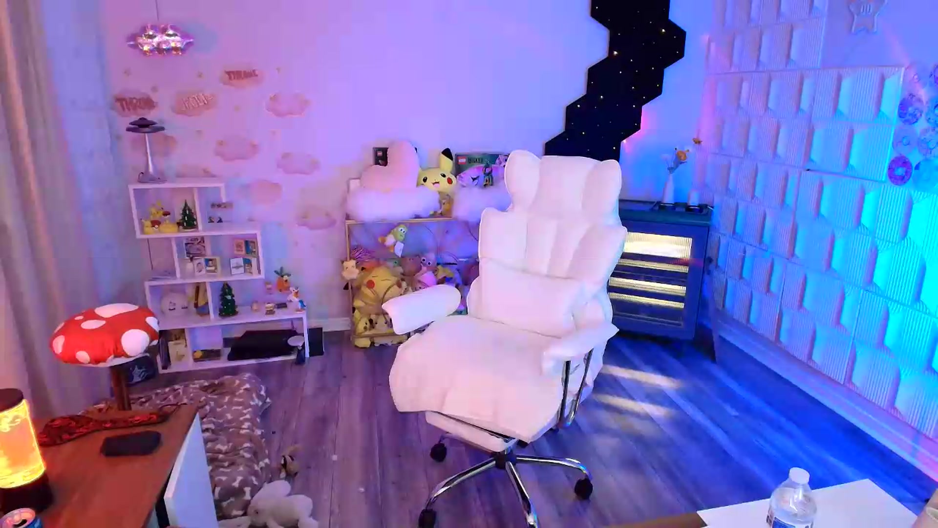 Gallery image thumbnail from kaydolll's myfreecams stream on, 06/12/2026, 07:44 image 11 of 20